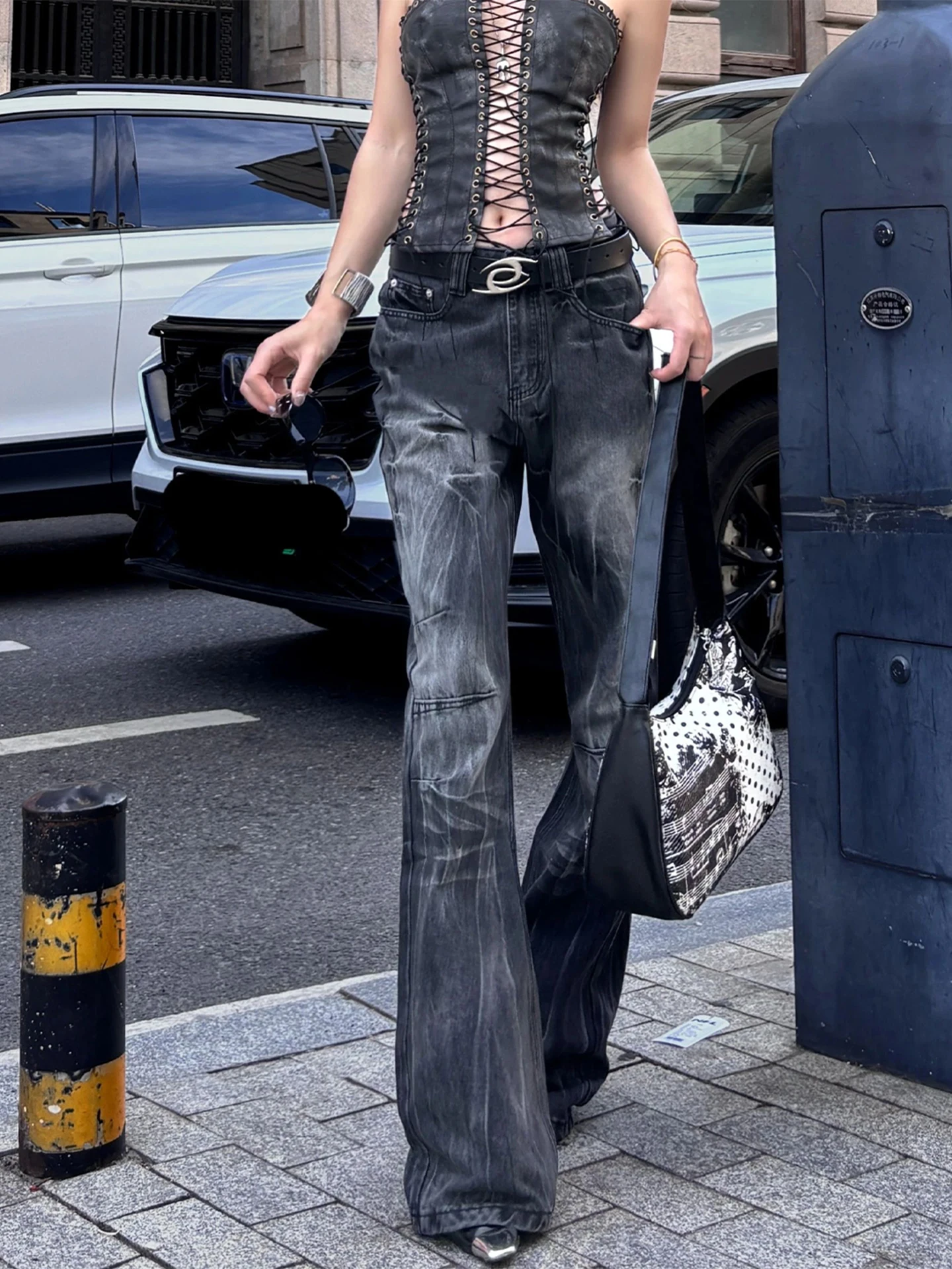 Retro American High Street Black Denim Jeans Men Women Faded Design Sense Micro Flared Pants mid Waist Folded Washed Jeans
Retro American High Street Black Denim Jeans Men Women Faded Design Sense Micro Flared Pants mid Waist Folded Washed Jeans