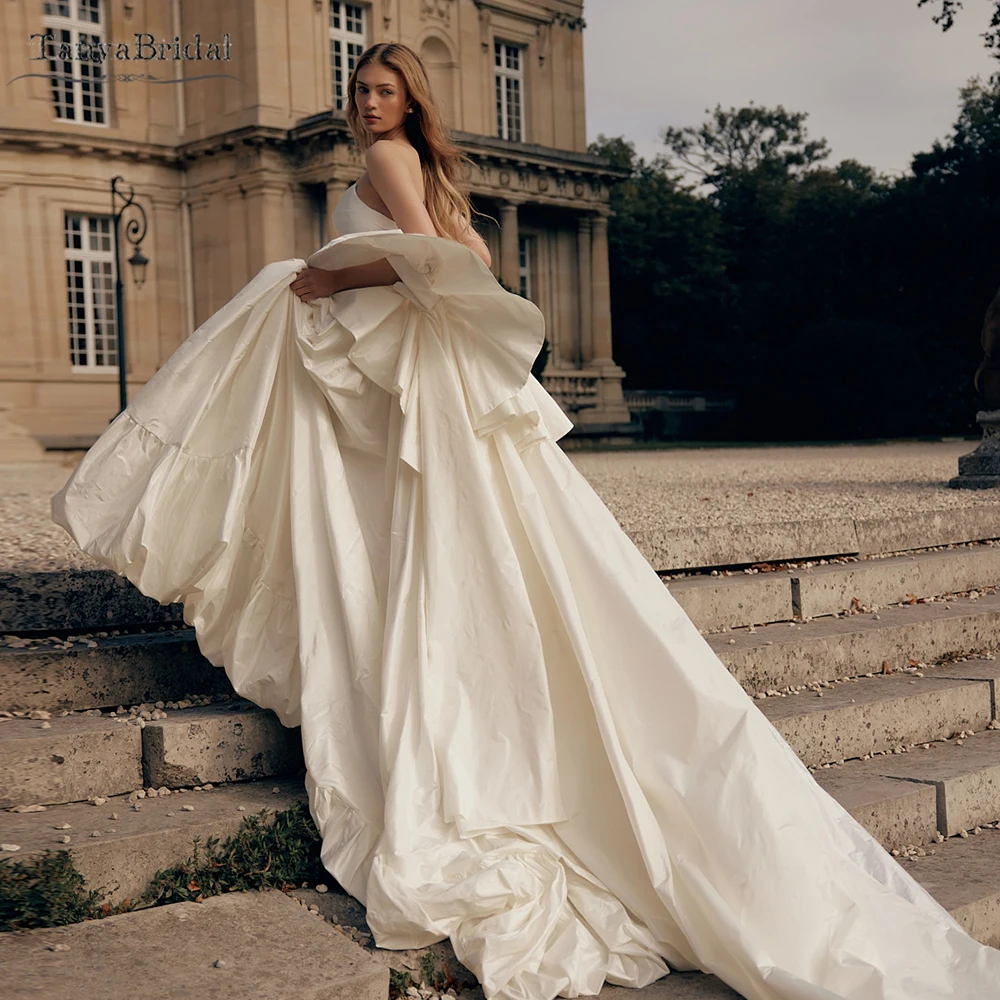 Свадебная накидка из тафты цвета слоновой кости с длинным шлейфом, элегантный свадебный пиджак DJ512
Свадебная накидка из тафты цвета слоновой кости с длинным шлейфом, элегантный свадебный пиджак DJ512