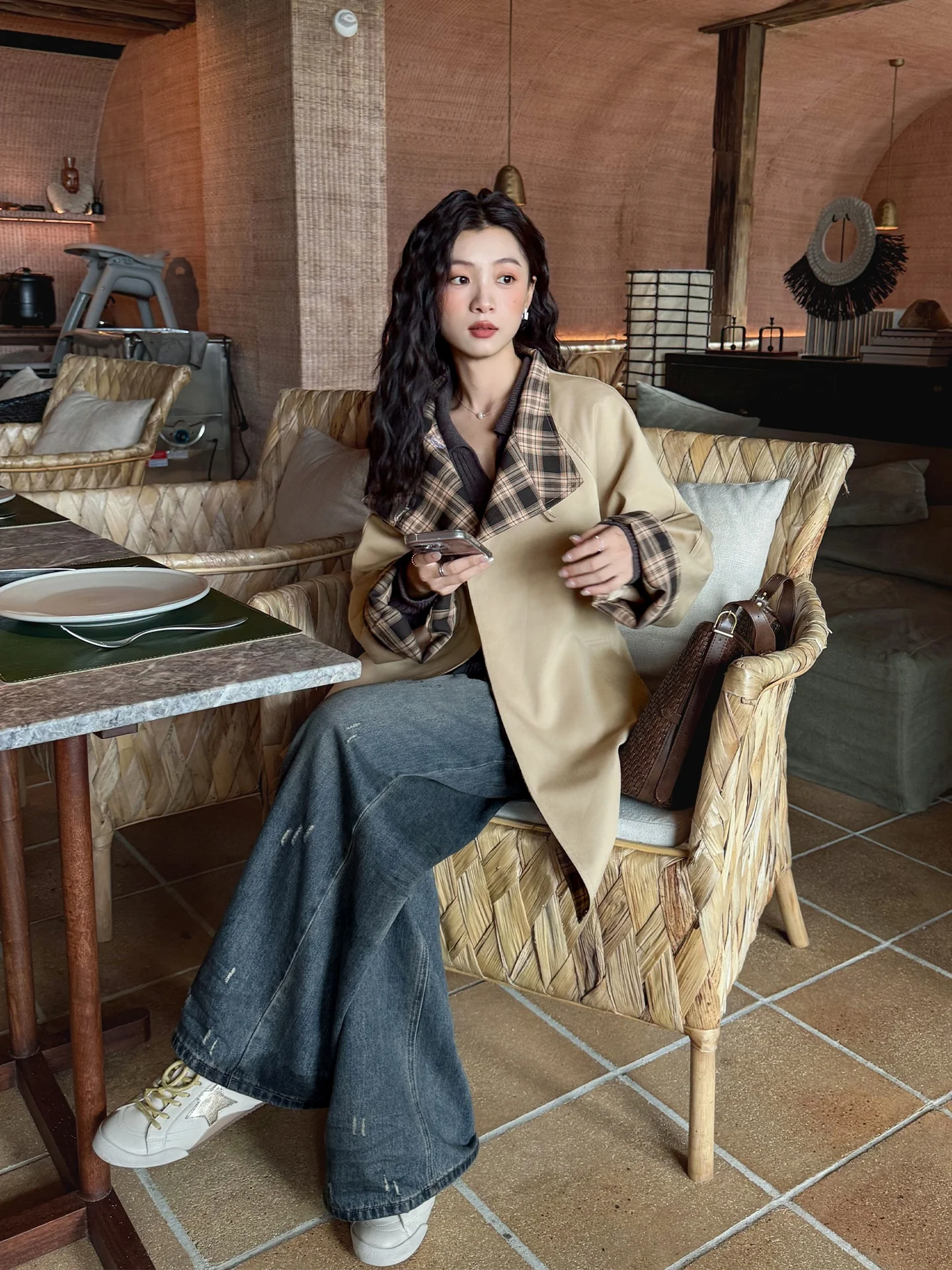 Loose Plaid Patchwork Windbreaker Coat Long Sve Turn-down Collar Korean Sle Mid-length Coat for Women Commuting
Loose Plaid Patchwork Windbreaker Coat Long Sve Turn-down Collar Korean Sle Mid-length Coat for Women Commuting