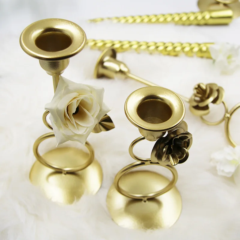 European-Style Iron Golden Romantic Ring Candlestick for Party Wedding Table Decor Ornament Iron Flower Design
European-Style Iron Golden Romantic Ring Candlestick for Party Wedding Table Decor Ornament Iron Flower Design