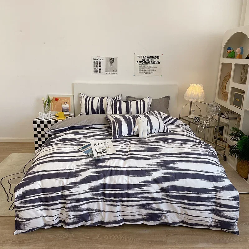 Elegant Silk Fashion Queen Bedding Set with Quilt Cover and Bed Sheet Stylish Nordic Queen Comforter andCover Set for Double Bed
Elegant Silk Fashion Queen Bedding Set with Quilt Cover and Bed Sheet Stylish Nordic Queen Comforter andCover Set for Double Bed