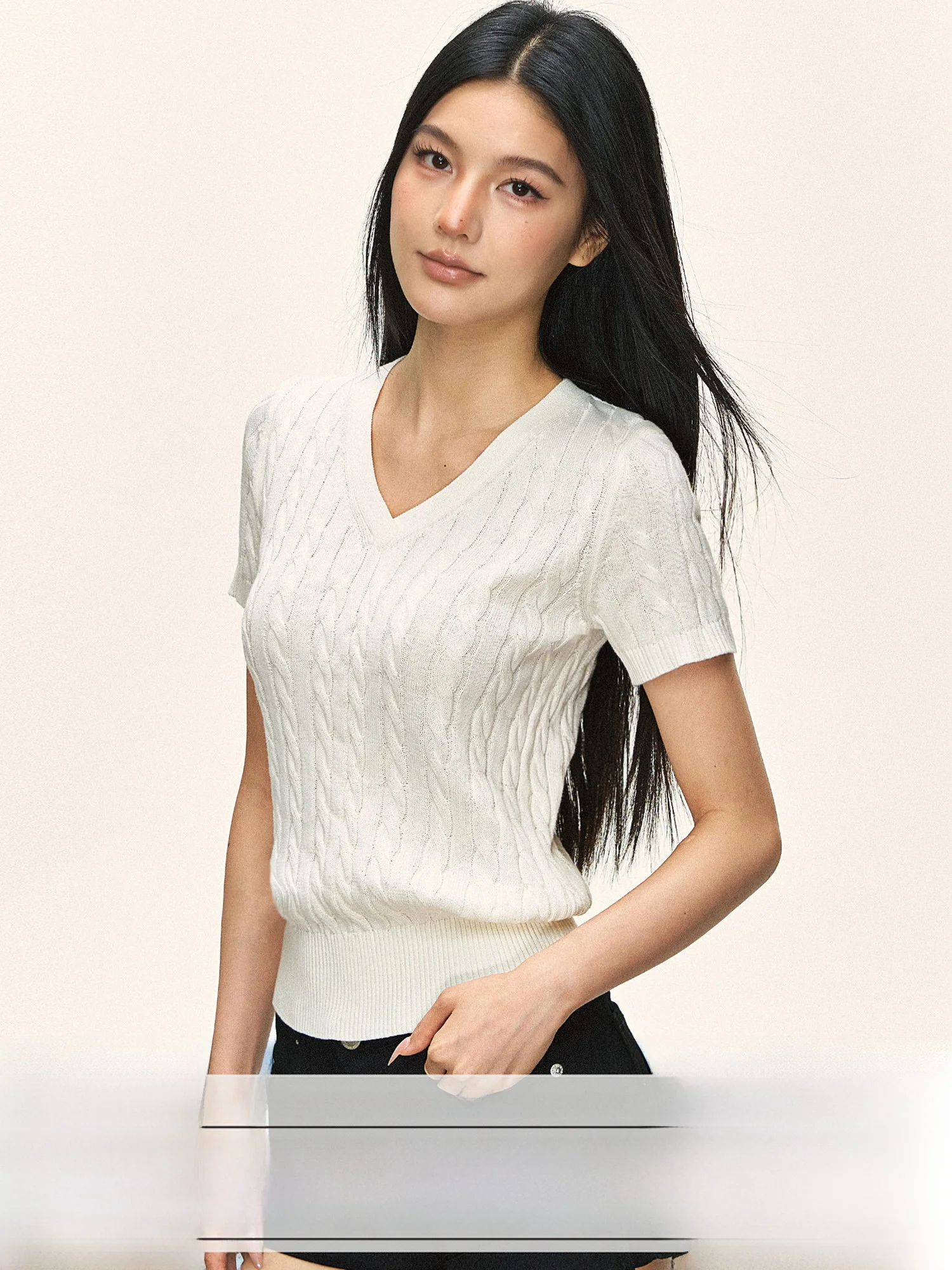 White Knitted Short Sleeve V-Neck Sweater Women's Slim Fit Style Spring Inner Wear Base Layer Outerwear 101PASSION
White Knitted Short Sleeve V-Neck Sweater Women's Slim Fit Style Spring Inner Wear Base Layer Outerwear 101PASSION