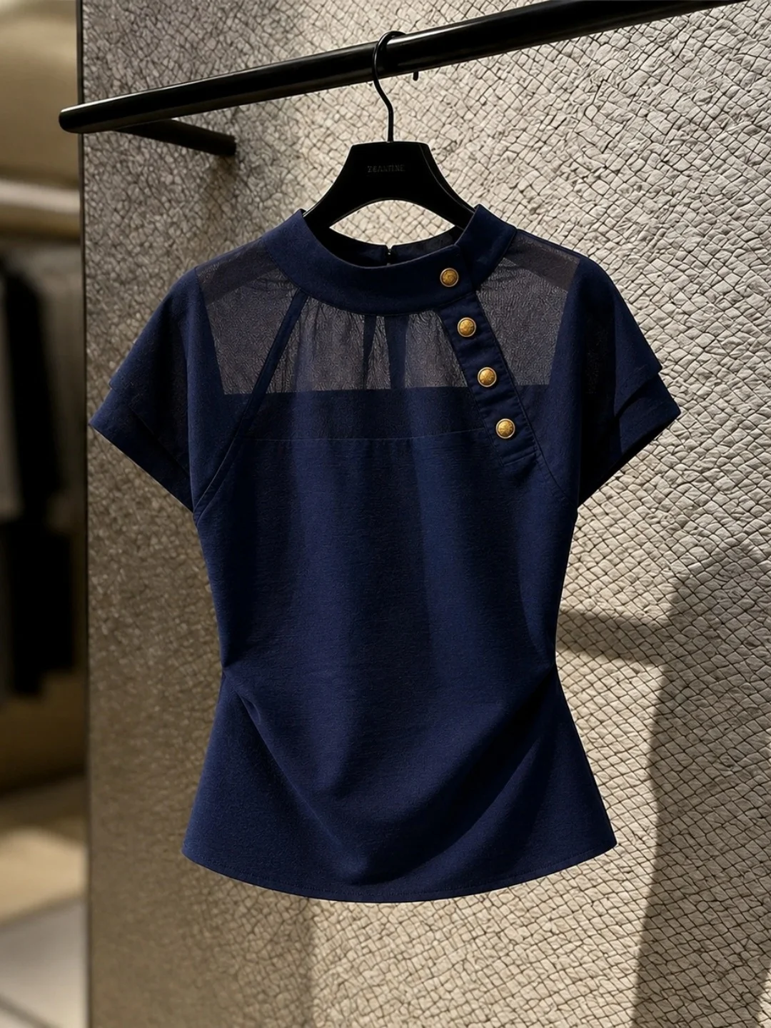 Retro Button Design Short Sleeve Women's Shirt Elegant Slimming Stylish Versatile Top for Summer Korean Style Straight Cut
Retro Button Design Short Sleeve Women's Shirt Elegant Slimming Stylish Versatile Top for Summer Korean Style Straight Cut