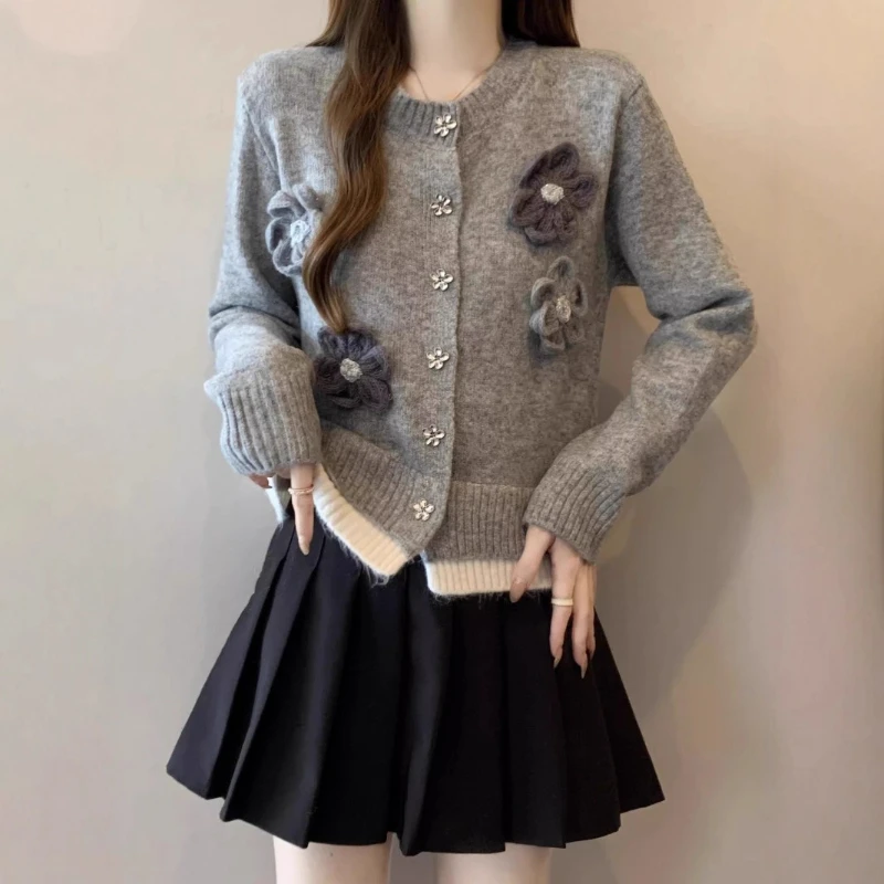Grey Knit Cardigan Sweater Coat Design Sense Three-dimensional Flower Single-breasted Women's Autumn Coat
Grey Knit Cardigan Sweater Coat Design Sense Three-dimensional Flower Single-breasted Women's Autumn Coat