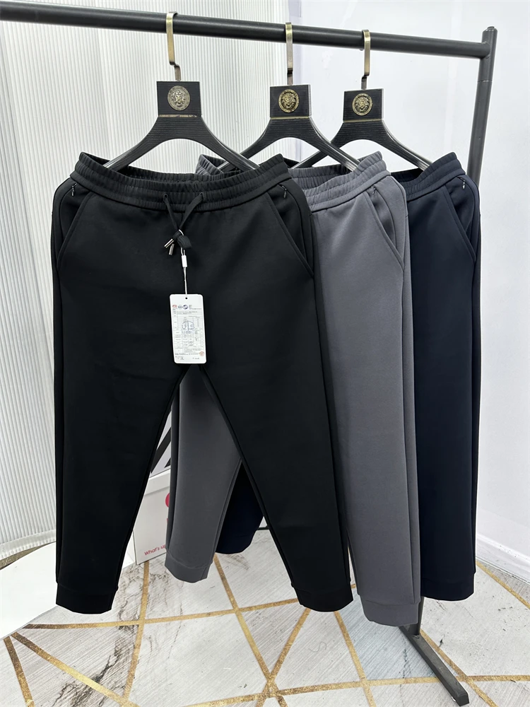 Модные хлопковые мужские повседневные брюки с эластичной резинкой на талии, прямые брюки свободного кроя, осенне-зимние, удобные, свободного кроя
Модные хлопковые мужские повседневные брюки с эластичной резинкой на талии, прямые брюки свободного кроя, осенне-зимние, удобные, свободного кроя