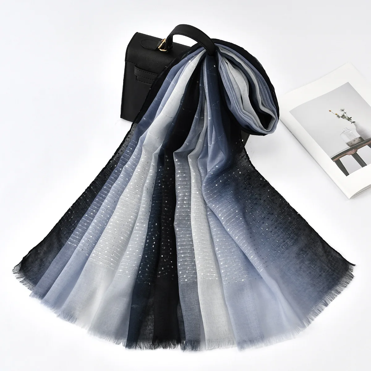 Fashion Women Gradient Color Solid Scarf Female Long Shawl Autumn Ladies Headscarf Sunscreen Shawl Foulard Stoles Headband Mujer
Fashion Women Gradient Color Solid Scarf Female Long Shawl Autumn Ladies Headscarf Sunscreen Shawl Foulard Stoles Headband Mujer