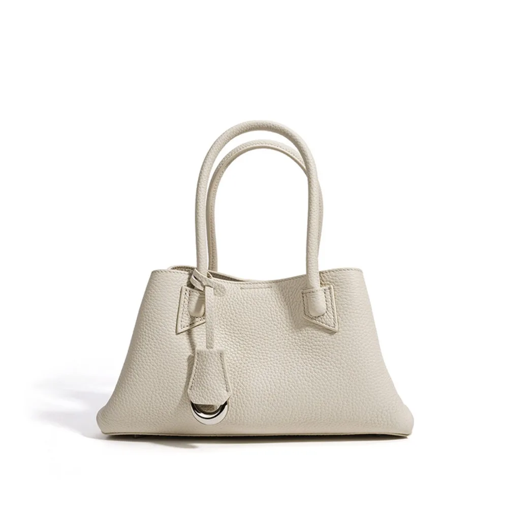Niche Design Leather Messenger Bag Women's High-value Fashion Versatile High-end Fashion Simple Casual Daily Exquisite Versatile
Niche Design Leather Messenger Bag Women's High-value Fashion Versatile High-end Fashion Simple Casual Daily Exquisite Versatile