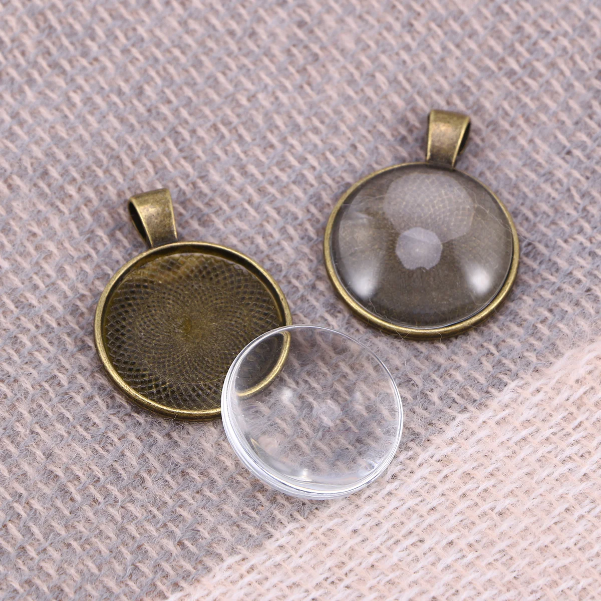 24Sets Gemstone Tray Pendant Trays Durable Metal Alloy Clear Dome Glass Tiles Jewelry Making Kits DIY Crafts Time
24Sets Gemstone Tray Pendant Trays Durable Metal Alloy Clear Dome Glass Tiles Jewelry Making Kits DIY Crafts Time