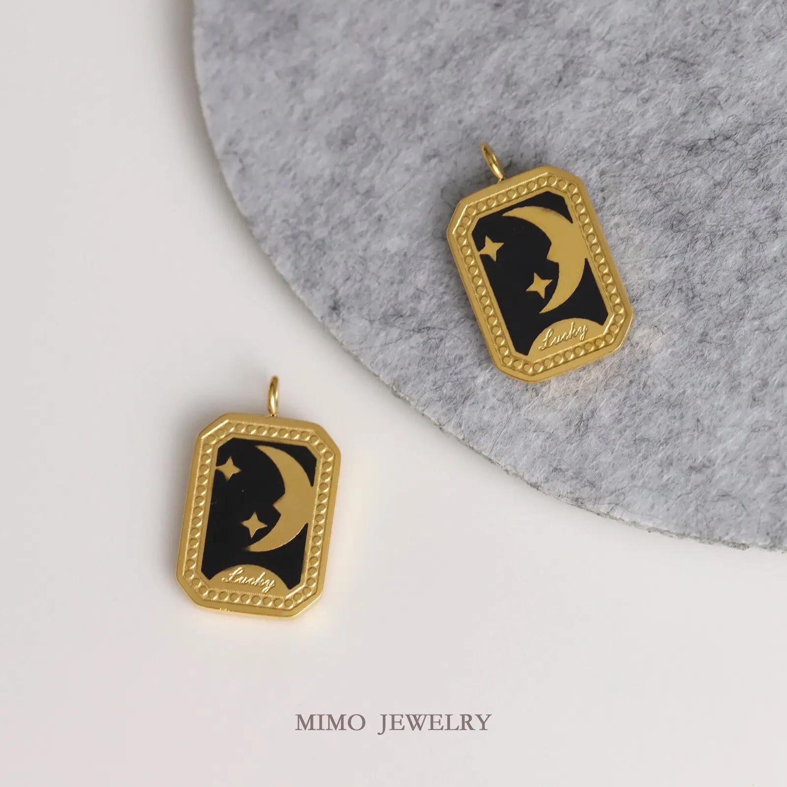 Подвески-шармы из титановой стали с золотым покрытием, черные, в форме звезды, луны и квадрата, для изготовления ювелирных изделий, браслетов, аксессуаров и фурнитуры своими руками.
Подвески-шармы из титановой стали с золотым покрытием, черные, в форме звезды, луны и квадрата, для изготовления ювелирных изделий, браслетов, аксессуаров и фурнитуры своими руками.