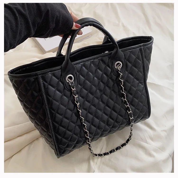 European and American Lingge Cross Border Women's Bag 2025 New Large Capacity Chain Bag Fashionable and Versatile
European and American Lingge Cross Border Women's Bag 2025 New Large Capacity Chain Bag Fashionable and Versatile
