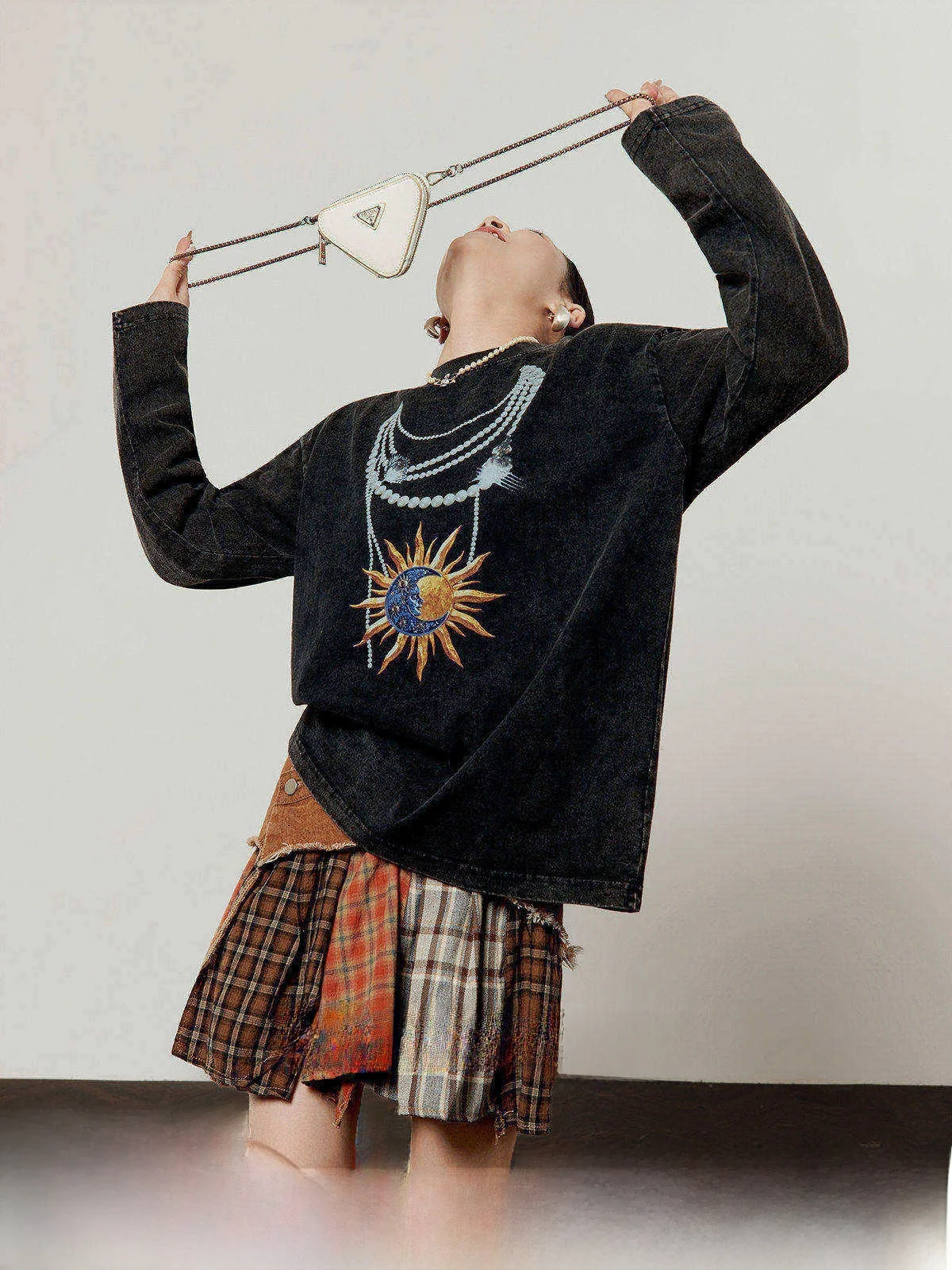 Black Loose Fit Vintage Style Women's T-shirt Solar Blue Moon Print Versatile Top Spring 2026 New Arrival by Zhou Li Wu
Black Loose Fit Vintage Style Women's T-shirt Solar Blue Moon Print Versatile Top Spring 2026 New Arrival by Zhou Li Wu