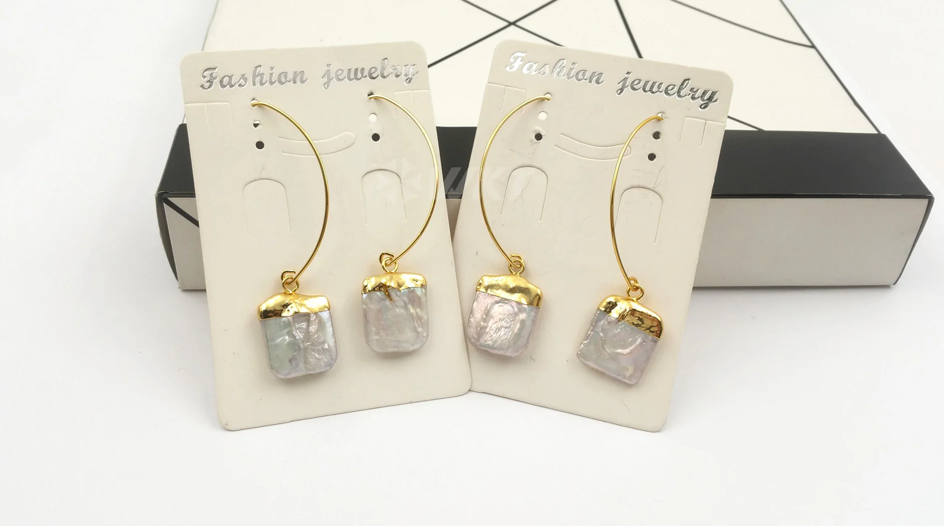 WT-E492 Natural Freshwater Pearl With Golden Embellished Square Shape Drape Charm Earrings Trendy Style
WT-E492 Natural Freshwater Pearl With Golden Embellished Square Shape Drape Charm Earrings Trendy Style