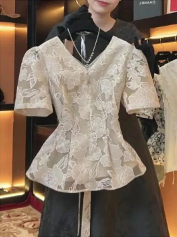 Chic Lace Hook Flower V-ne ort Sve Women's irt Summer Knot Waist-cinching Slimming Top Korean Sle Loose Fit
Chic Lace Hook Flower V-ne ort Sve Women's irt Summer Knot Waist-cinching Slimming Top Korean Sle Loose Fit