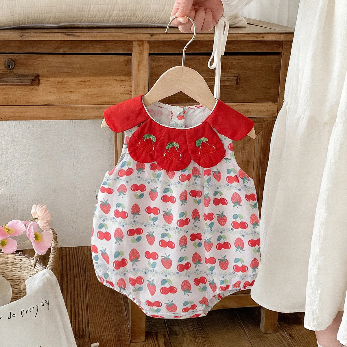 Summer 0-2Y Baby Clothes Cherry Strawberry Full Printed Newborn Jumpsuit Cotton Breathable Flower Lapel Sleeveless Romper
Summer 0-2Y Baby Clothes Cherry Strawberry Full Printed Newborn Jumpsuit Cotton Breathable Flower Lapel Sleeveless Romper