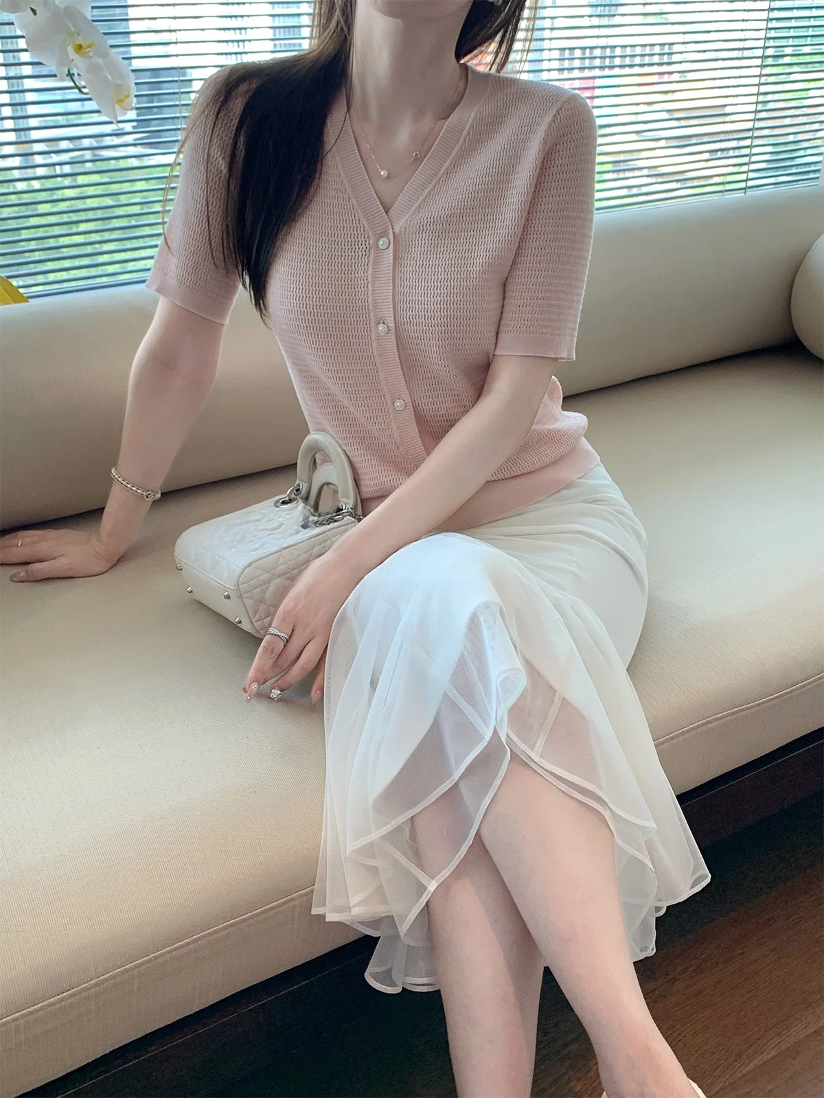 DAJOS Red Label Cloud Sensation Skin-friendly Tri-acetate Cotton Knitted Top Needlework Proc Hollow out Design Women's Fas...
DAJOS Red Label Cloud Sensation Skin-friendly Tri-acetate Cotton Knitted Top Needlework Proc Hollow out Design Women's Fas...