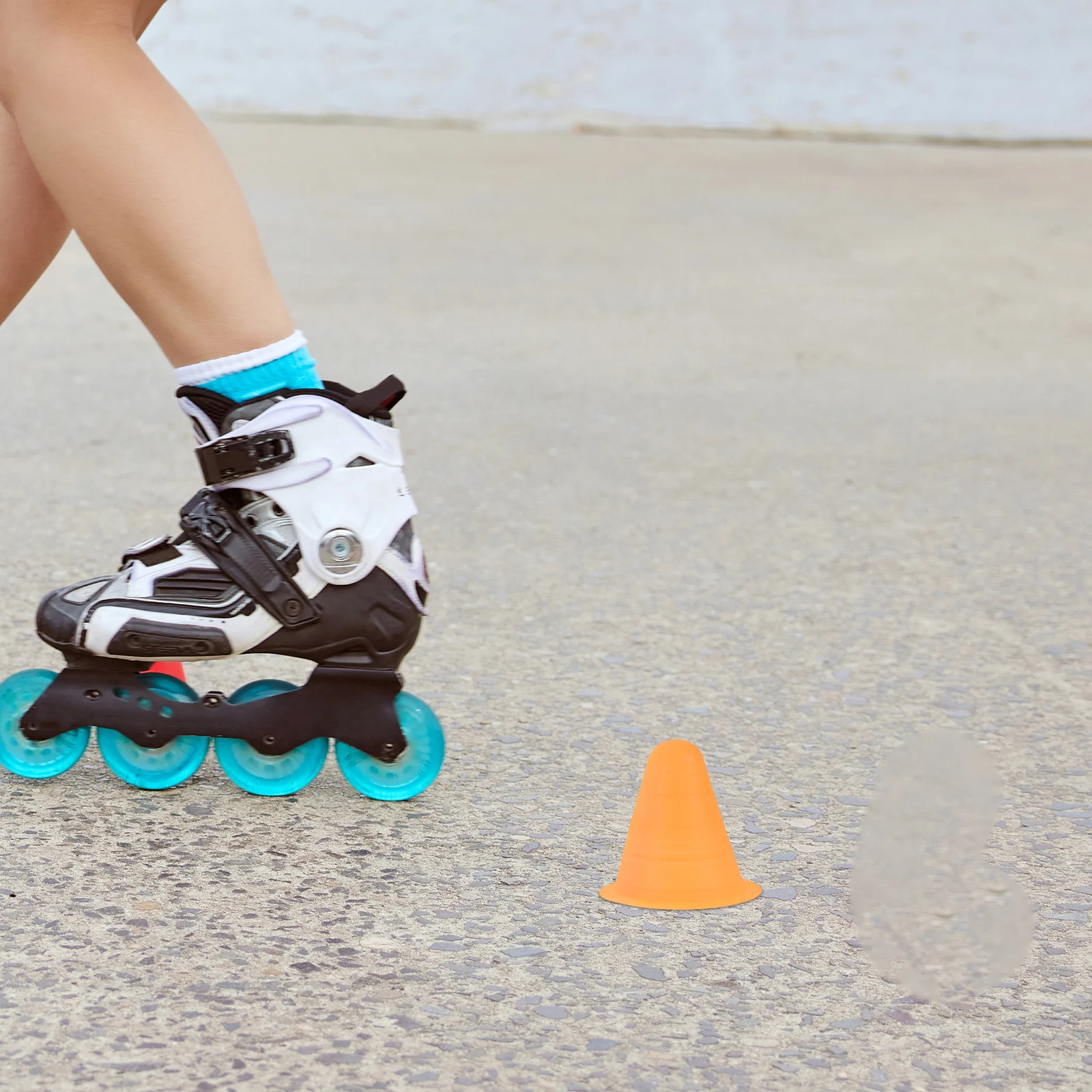 12Pcs Agility Cones Mini Orange Plastic Stackable Sport Cones Soccer Basketball Training Drills Soccer Equipment
12Pcs Agility Cones Mini Orange Plastic Stackable Sport Cones Soccer Basketball Training Drills Soccer Equipment