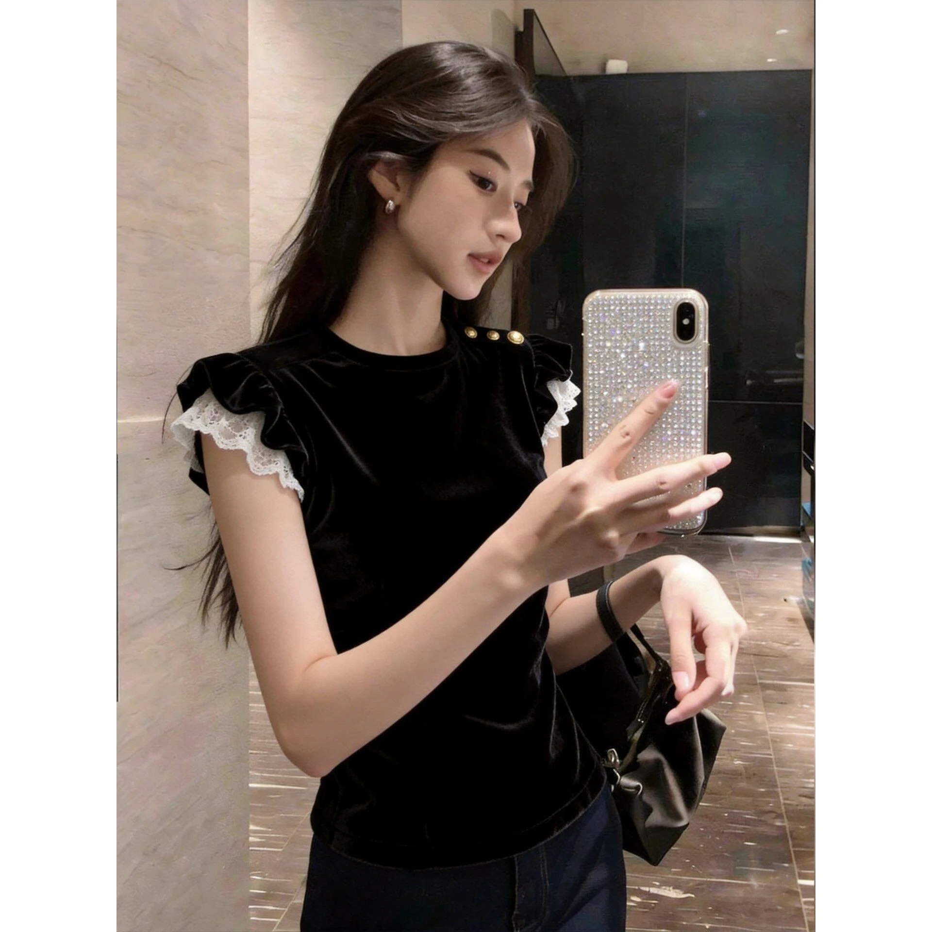 Elegant Black Lace Splice Shoulder Design Women's Knitted Top Spring 2026 Fashion High-end Polyester Fiber Sleeveless
Elegant Black Lace Splice Shoulder Design Women's Knitted Top Spring 2026 Fashion High-end Polyester Fiber Sleeveless