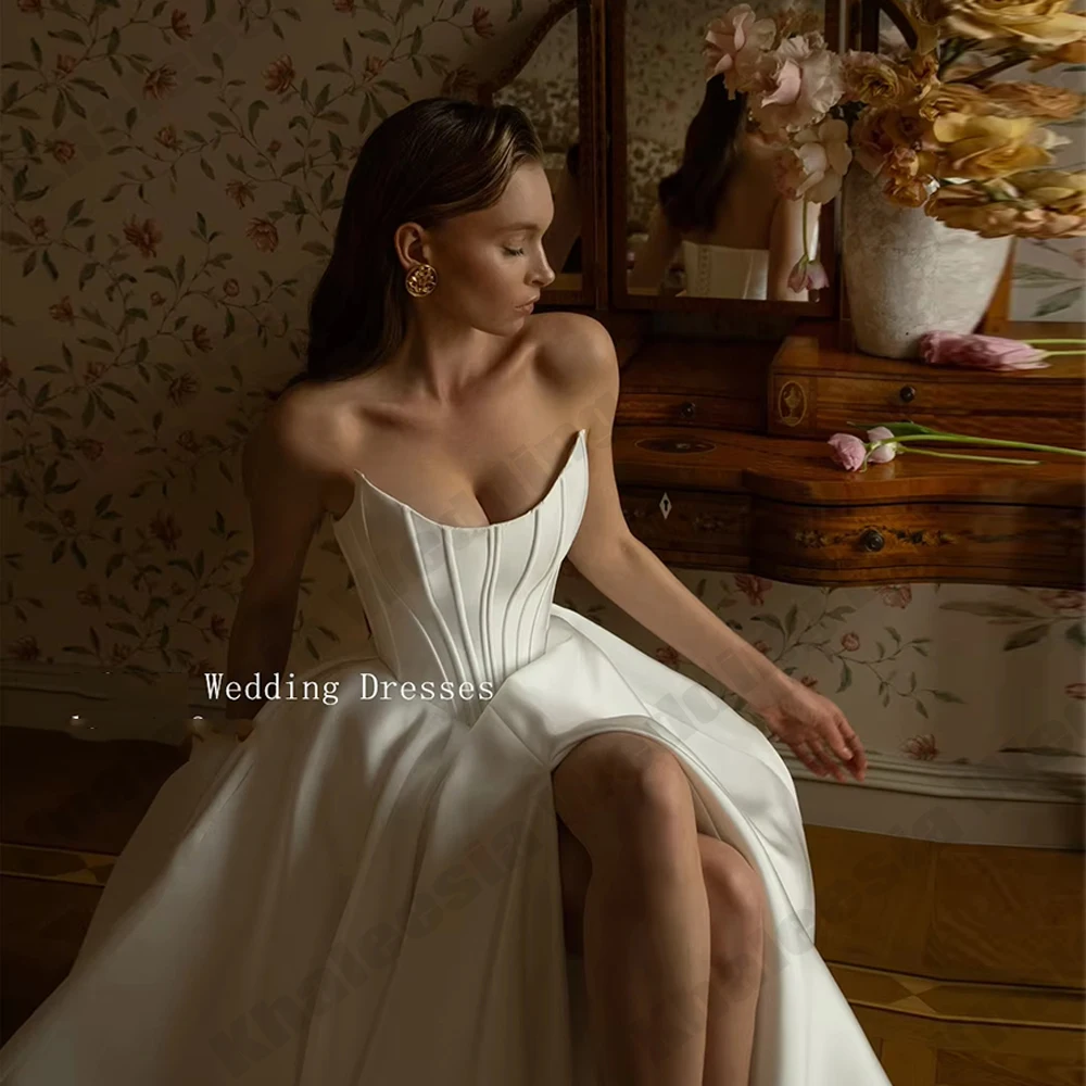2026 Classical Corset A Line Wedding Dress Boat Neck Bridal Dresses Sleeveless Bride Gowns Customized vestido de novia Robe
2026 Classical Corset A Line Wedding Dress Boat Neck Bridal Dresses Sleeveless Bride Gowns Customized vestido de novia Robe