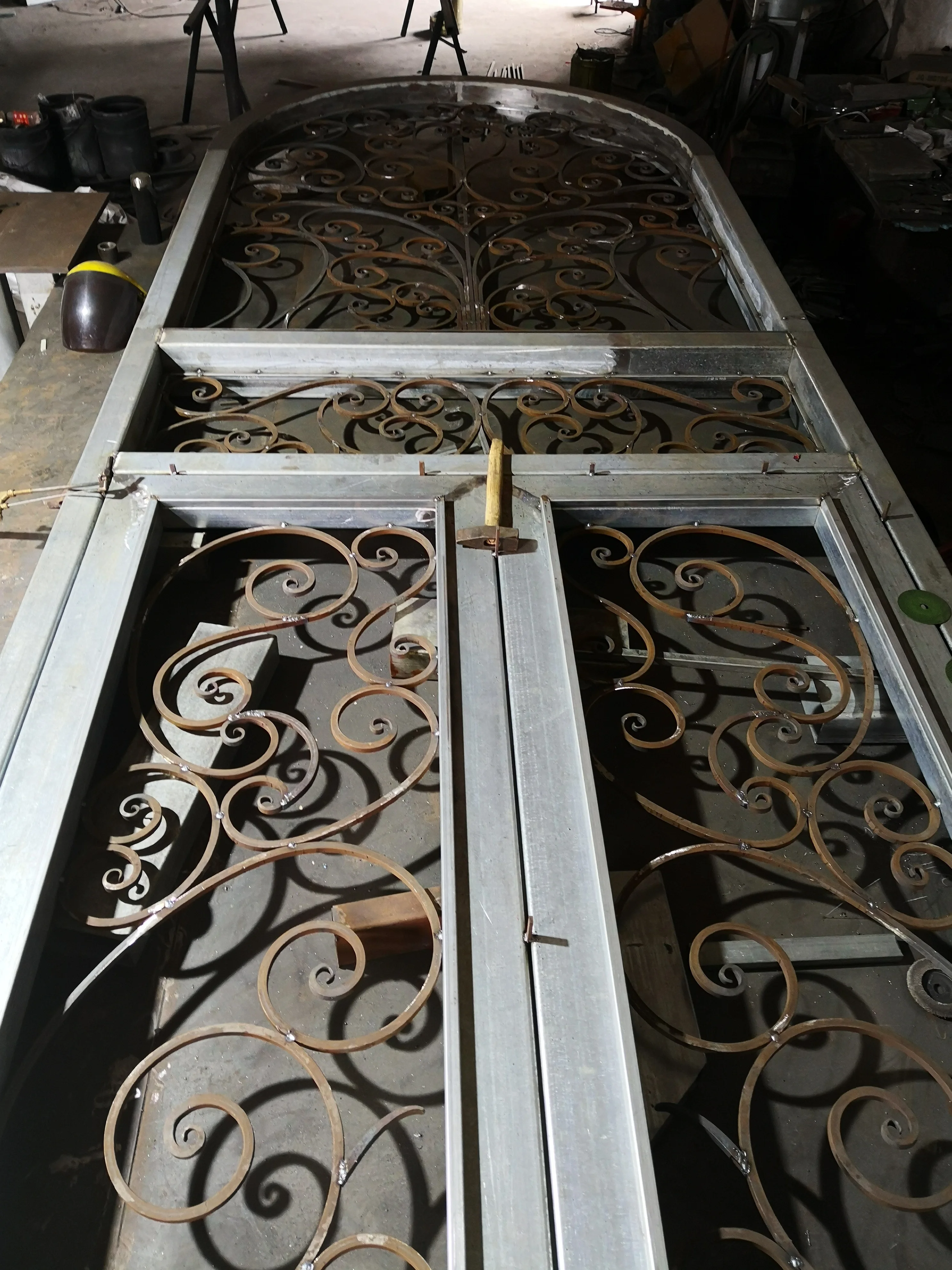 Home Villa Steel French Wrought Iron Doors Railings Fences Balustrades Driveway Gates Designs
Home Villa Steel French Wrought Iron Doors Railings Fences Balustrades Driveway Gates Designs