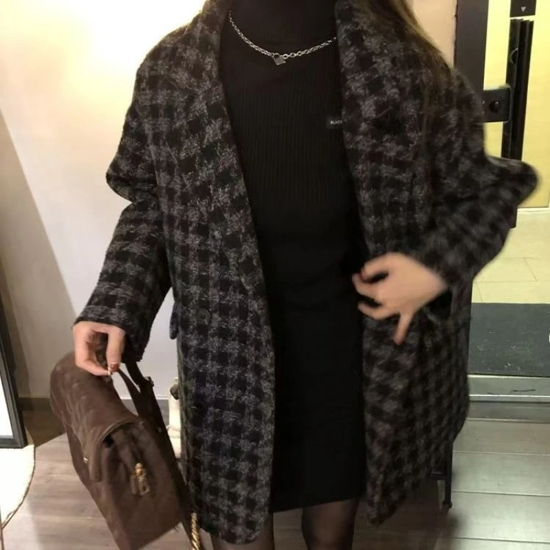 2025 Women's Autumn Wool Coat Mid Length Checkered Warm Fluffy Cotton Padded Jacket
2025 Women's Autumn Wool Coat Mid Length Checkered Warm Fluffy Cotton Padded Jacket