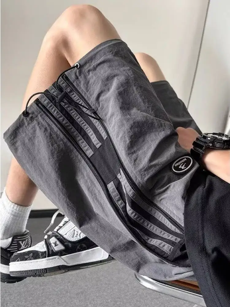 Мужские летние тонкие свободные прямые повседневные рабочие брюки American Sle Qui Dry Striped из ледяного шелка, спортивные бриджи длиной до колена
Мужские летние тонкие свободные прямые повседневные рабочие брюки American Sle Qui Dry Striped из ледяного шелка, спортивные бриджи длиной до колена