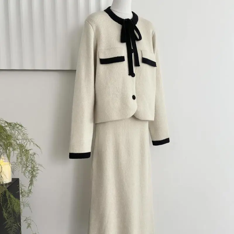 Autumn For Women 2024 New Plus Size Pullover Outfits Knitted Sweater Fashion Slimming And Versatile Half Skirt Two-piece Set
Autumn For Women 2024 New Plus Size Pullover Outfits Knitted Sweater Fashion Slimming And Versatile Half Skirt Two-piece Set