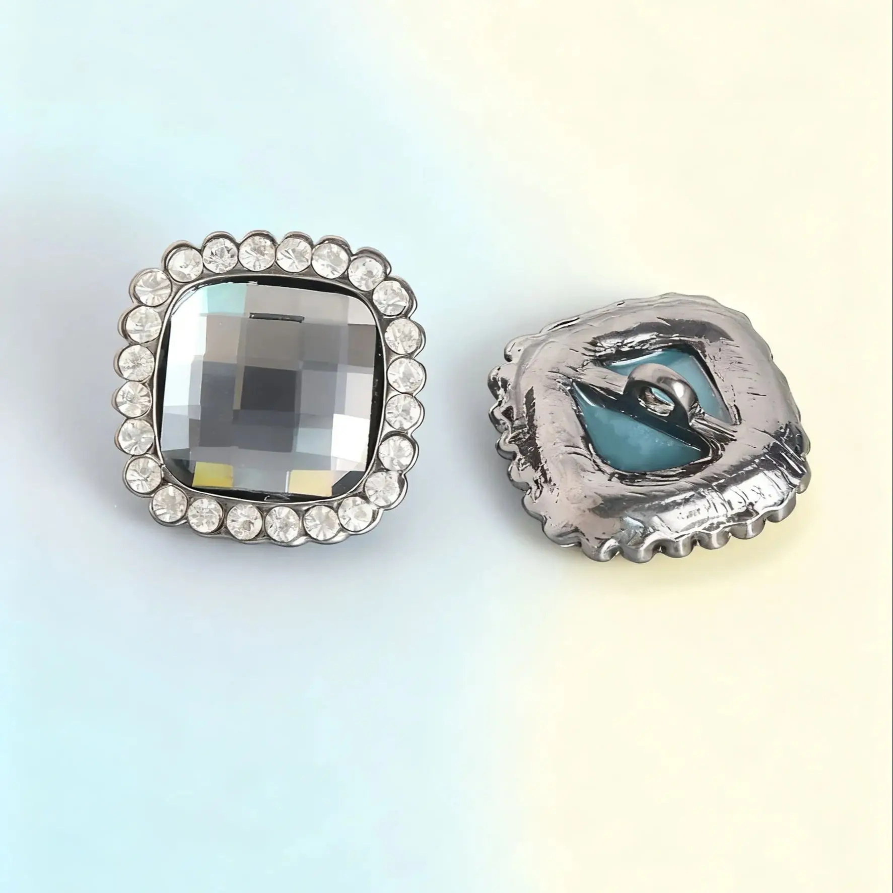 6 шт., пуговицы из стеклянного сплава с квадратным кристаллическим краем для женщин, свитер, пальто, рубашка, аксессуары для одежды, подходят для модных поделок
6 шт., пуговицы из стеклянного сплава с квадратным кристаллическим краем для женщин, свитер, пальто, рубашка, аксессуары для одежды, подходят для модных поделок