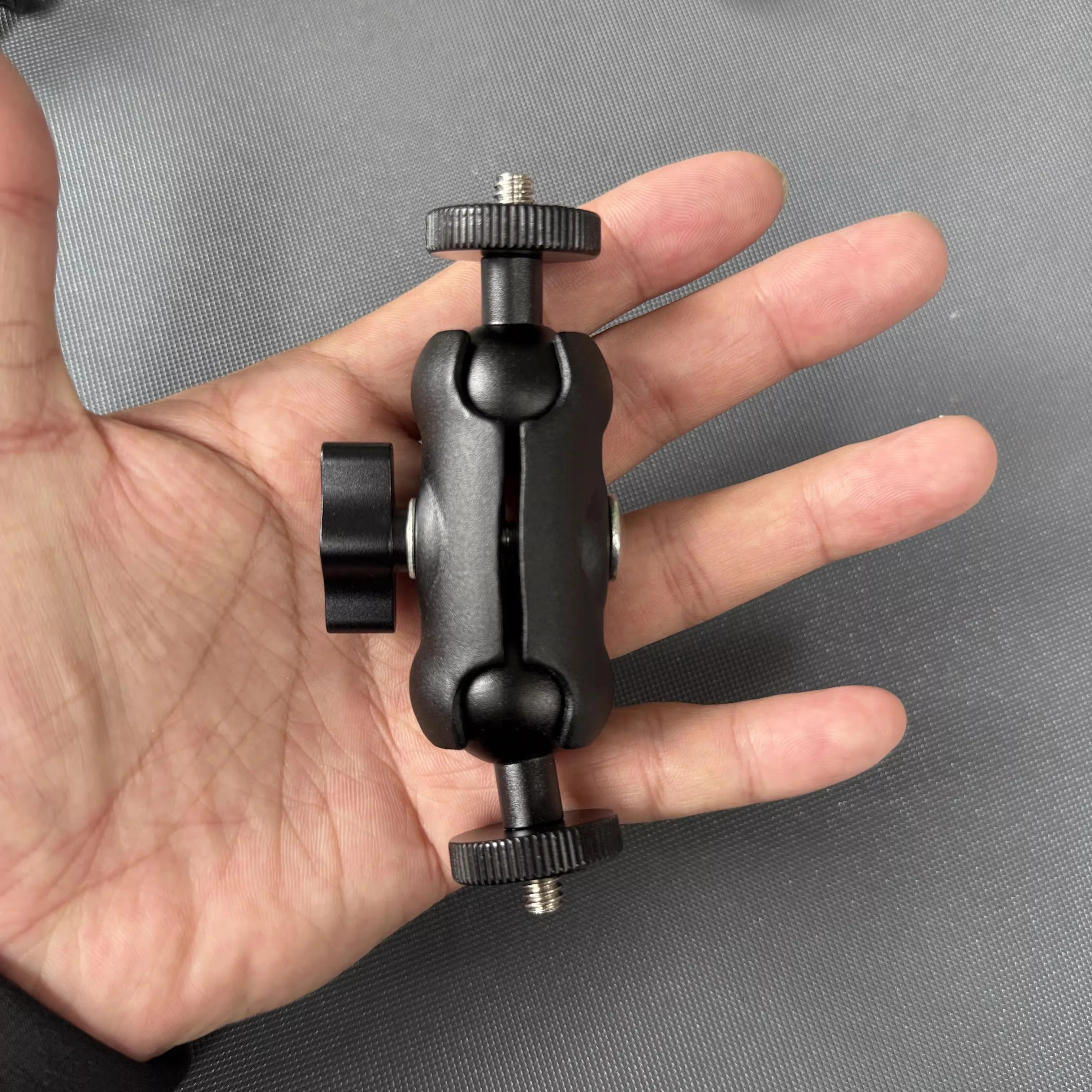 Metal Large Pea 1/4 Imperial Aluminum Alloy Pea Pod Adapter for Live Streaming Tripod Universal Magic Arm Softbox 360-Degree Rot
Metal Large Pea 1/4 Imperial Aluminum Alloy Pea Pod Adapter for Live Streaming Tripod Universal Magic Arm Softbox 360-Degree Rot