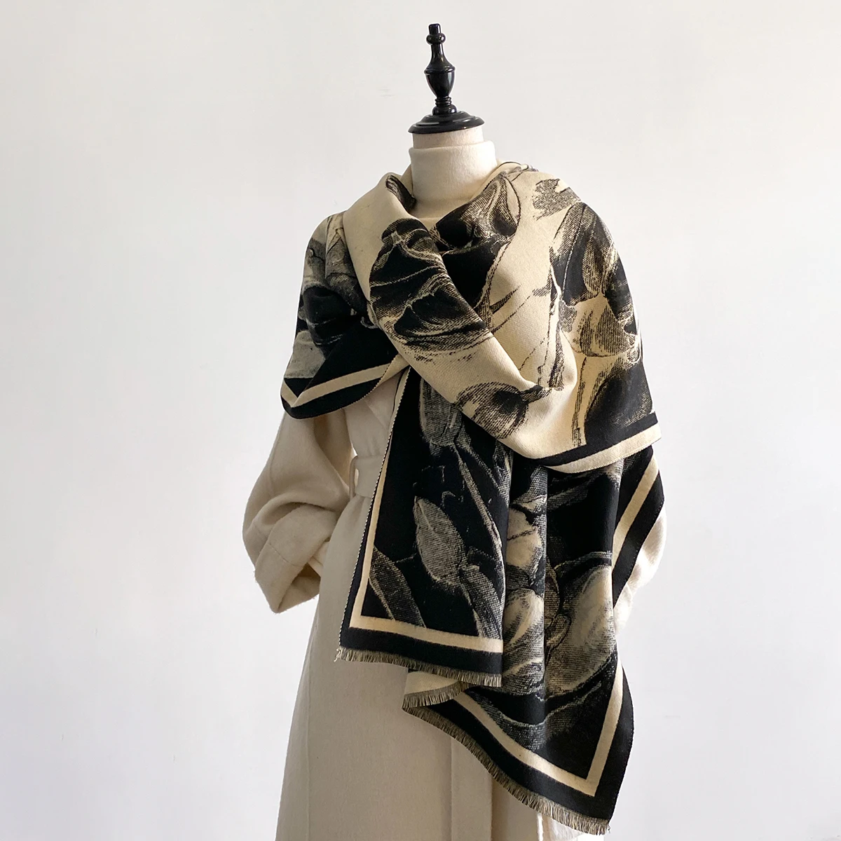 Роскошная зимняя утолщенная шаль с запахом, женский жаккардовый шарф из искусственного кашемира, высококачественный двусторонний женский шарф из пашми, новый дизайн
Роскошная зимняя утолщенная шаль с запахом, женский жаккардовый шарф из искусственного кашемира, высококачественный двусторонний женский шарф из пашми, новый дизайн