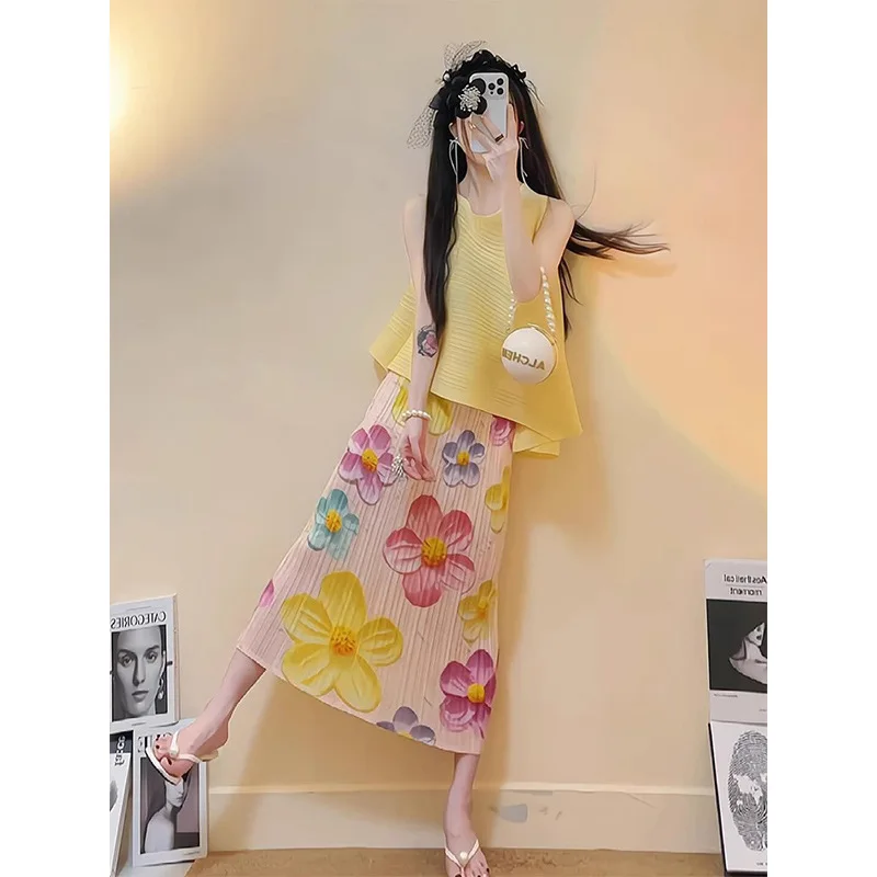 Pleated Fashion Casual Sleeveless Round Neck Top High Waist Half Body Skirt Two Piece Miyake 2025 Summer New Women's Suit ALSEY
Pleated Fashion Casual Sleeveless Round Neck Top High Waist Half Body Skirt Two Piece Miyake 2025 Summer New Women's Suit ALSEY