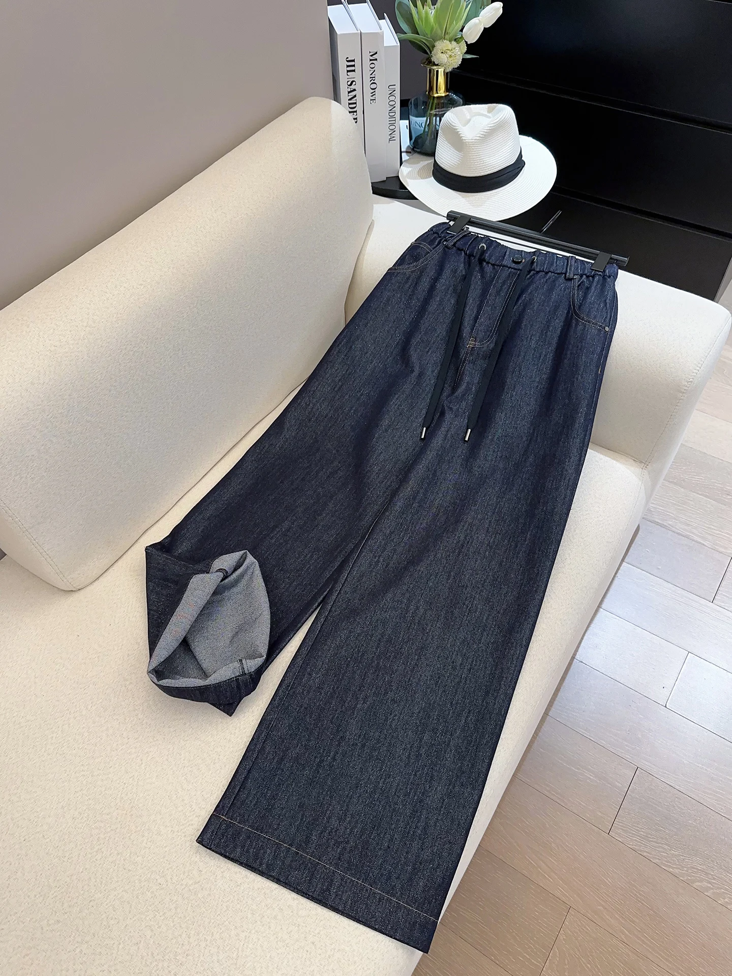 Comfortable Straight Leg Jeans Stylish Old Money Style BC Loose Fit Jeans Long Pants Good Quality Cotton Drawstring Closure
Comfortable Straight Leg Jeans Stylish Old Money Style BC Loose Fit Jeans Long Pants Good Quality Cotton Drawstring Closure