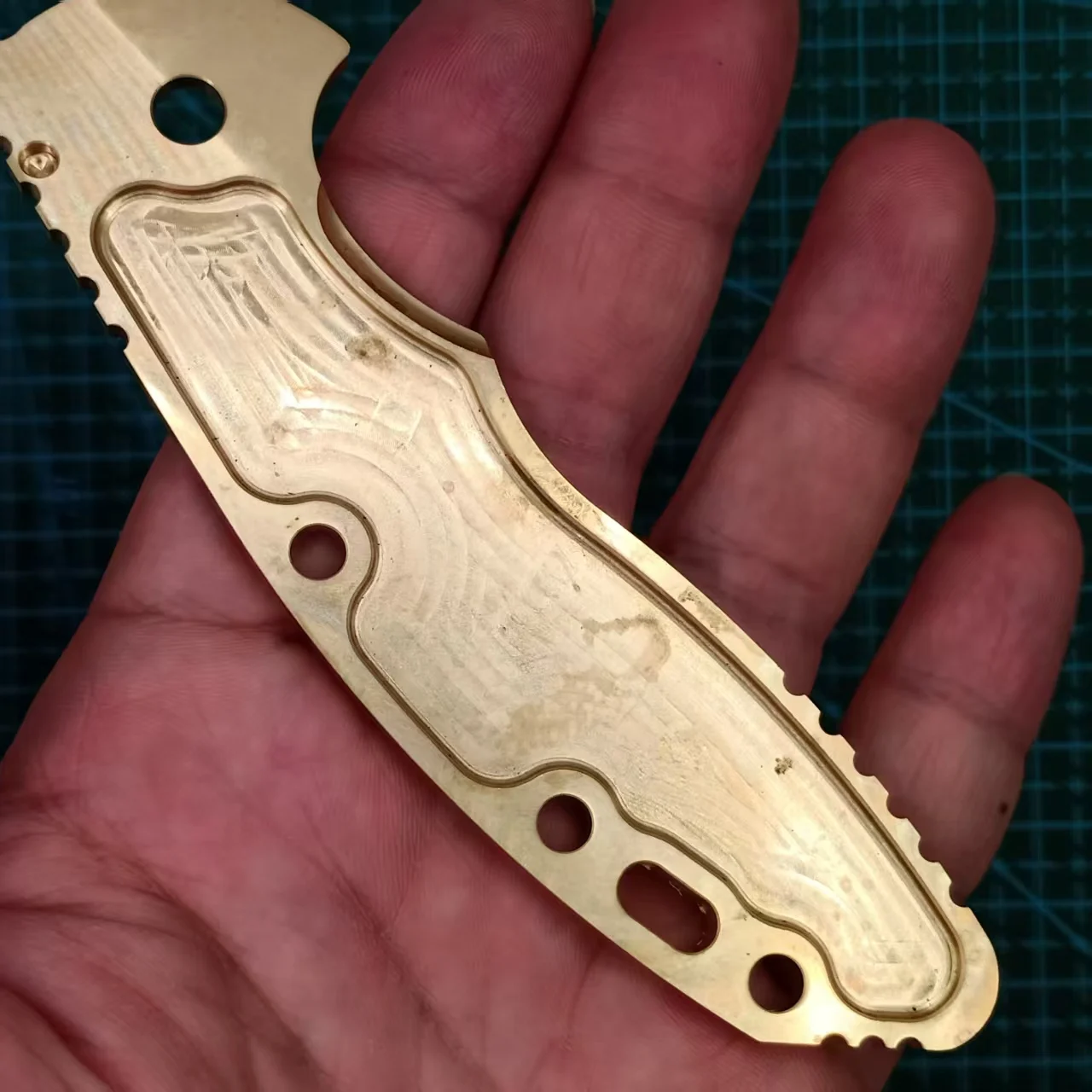 Цельная латунная ручка для ножей Rick Hinderer XM18 3,5 дюйма
Цельная латунная ручка для ножей Rick Hinderer XM18 3,5 дюйма