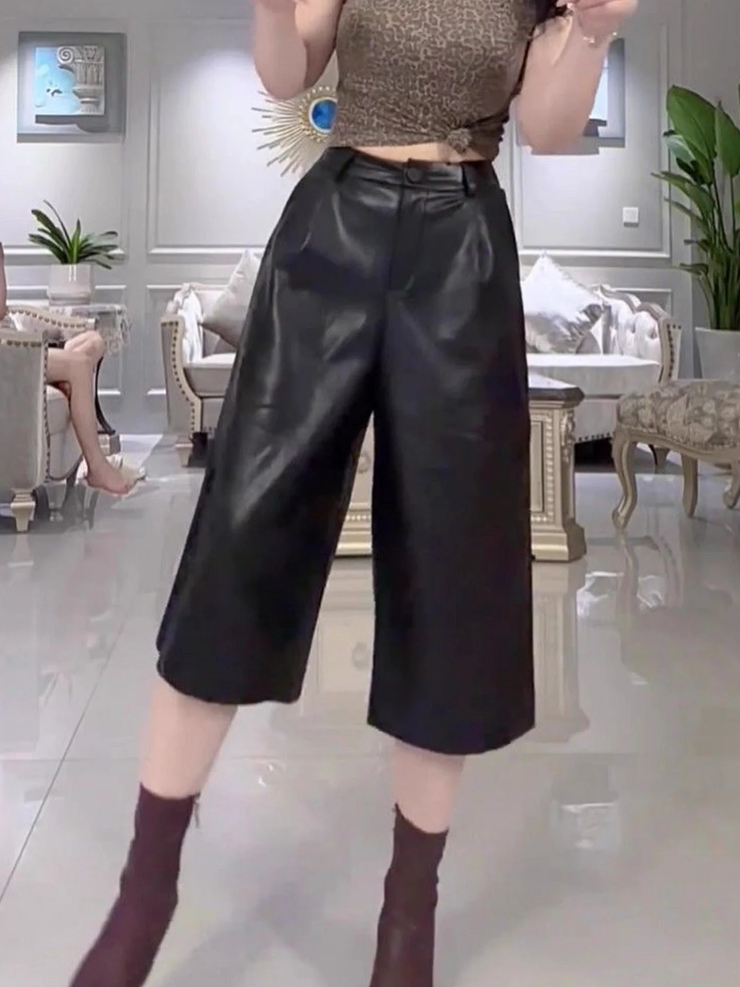Faionable mat Bla Seven-Foot Leather Pants Women's Spring 2026 New Wide Leg Casual Pants Age-Defng PU
Faionable mat Bla Seven-Foot Leather Pants Women's Spring 2026 New Wide Leg Casual Pants Age-Defng PU