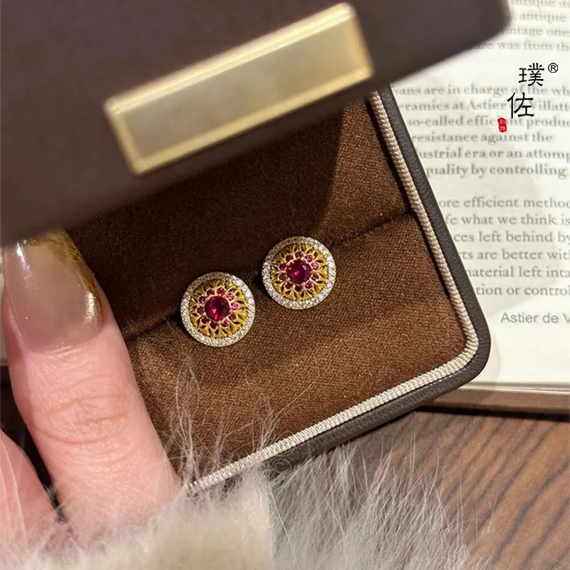Copper Red Inlaid Rose Flower Window Earrings Vintage High-end Heavy Craft Earrings Gift for Girlfriend
Copper Red Inlaid Rose Flower Window Earrings Vintage High-end Heavy Craft Earrings Gift for Girlfriend