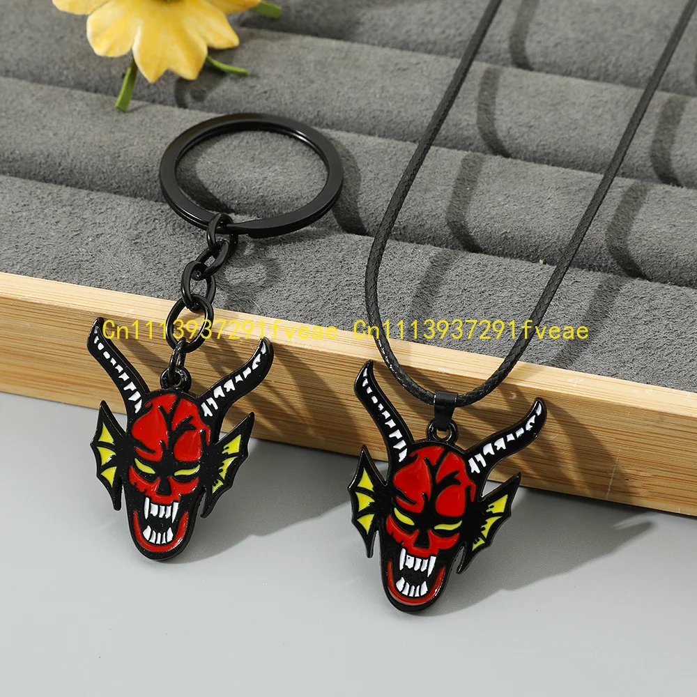 New Cartoon Club Keychain Necklace Pendant European and American Souvenir Key Ring Accessory Valentine's Day gift Neck Ornament
New Cartoon Club Keychain Necklace Pendant European and American Souvenir Key Ring Accessory Valentine's Day gift Neck Ornament