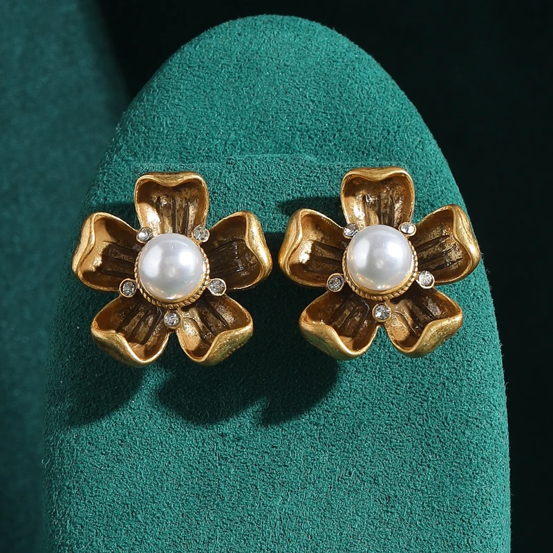 Vintage Woman 5 Leaf Petals Studs Flower Earrings With Pearl Freshwater Gold Color Gothic Style Jewelry Accessories Gift Wedding
Vintage Woman 5 Leaf Petals Studs Flower Earrings With Pearl Freshwater Gold Color Gothic Style Jewelry Accessories Gift Wedding
