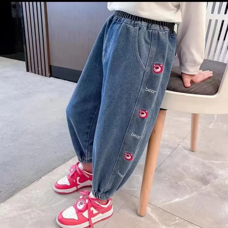 2-7Y Girls Jeans 2023 Spring and Autumn New Cartoon Embroidery Pants Girls Baby Loose Leggings
2-7Y Girls Jeans 2023 Spring and Autumn New Cartoon Embroidery Pants Girls Baby Loose Leggings