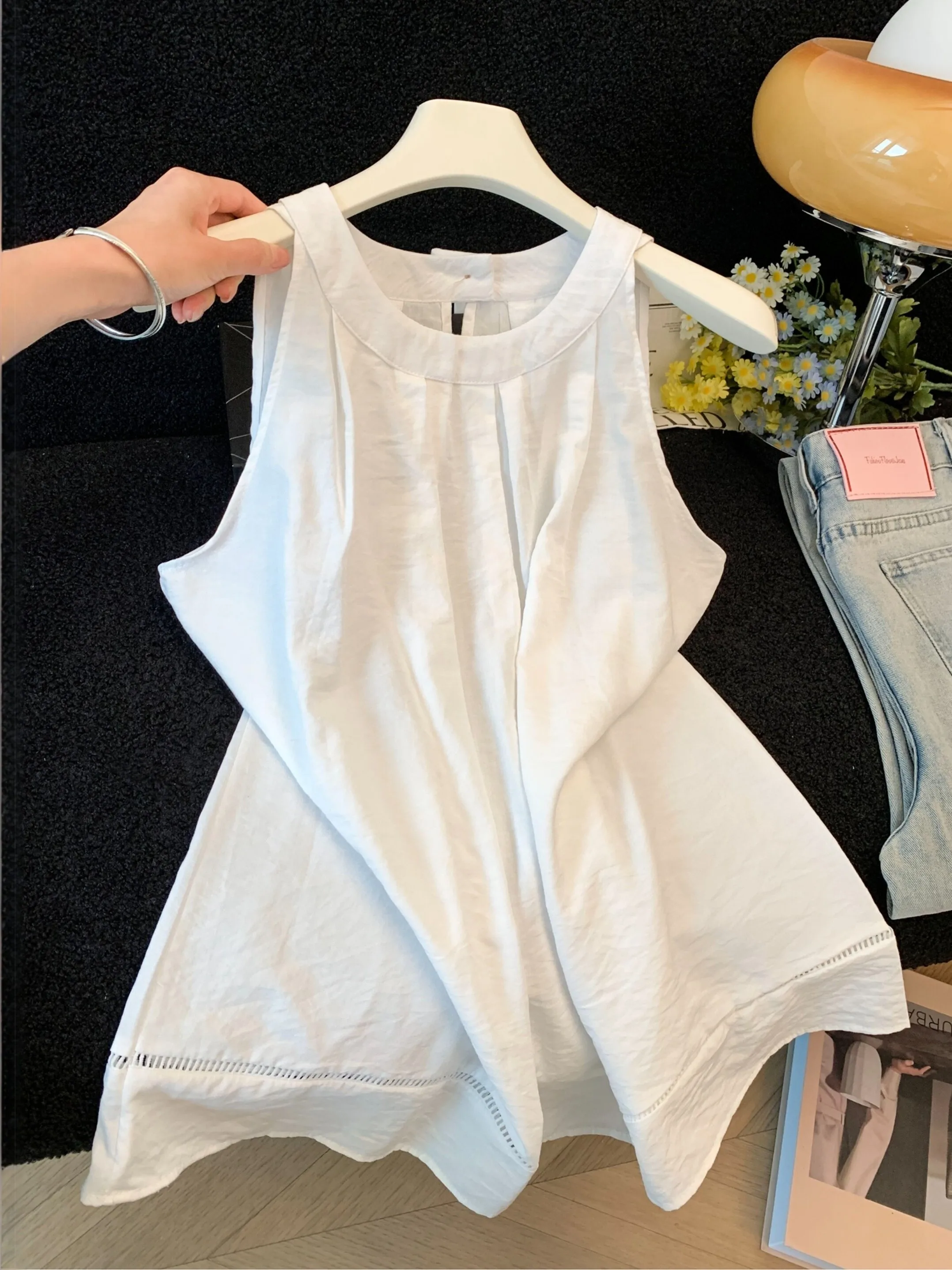 White Strapless Loose Women's Tank Top Summer Outfit Slimming Belly Covering Sleeveless Shirt Breathable Comfortable Cotton B...
White Strapless Loose Women's Tank Top Summer Outfit Slimming Belly Covering Sleeveless Shirt Breathable Comfortable Cotton B...