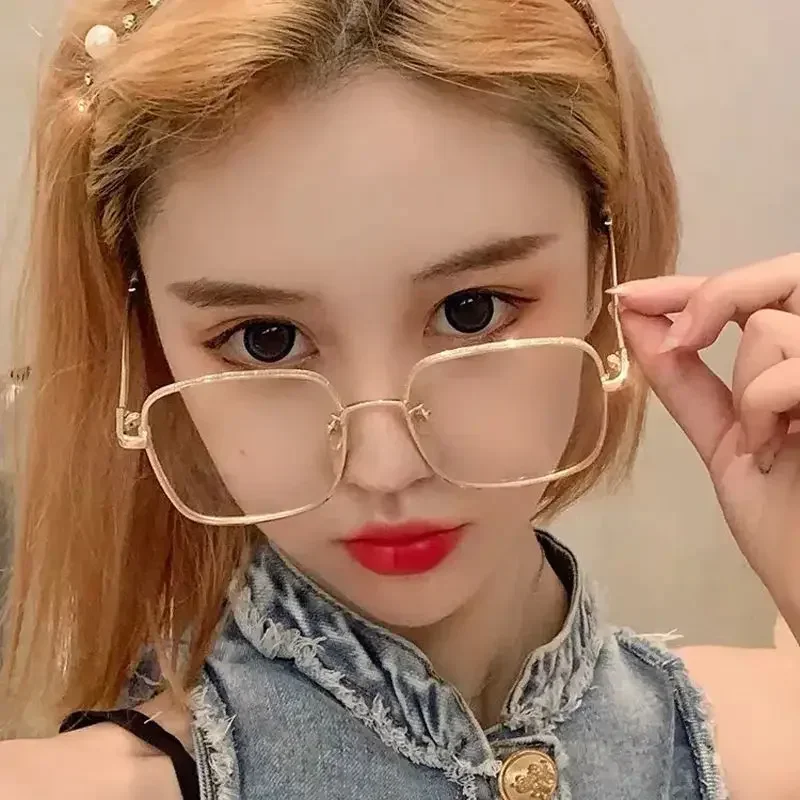 Vintage Square Metal Glitter Frame Glasses Women Fashion Optical Myopia Blocking Eyewear Reading Anti-blue Light Eyeglasses
Vintage Square Metal Glitter Frame Glasses Women Fashion Optical Myopia Blocking Eyewear Reading Anti-blue Light Eyeglasses