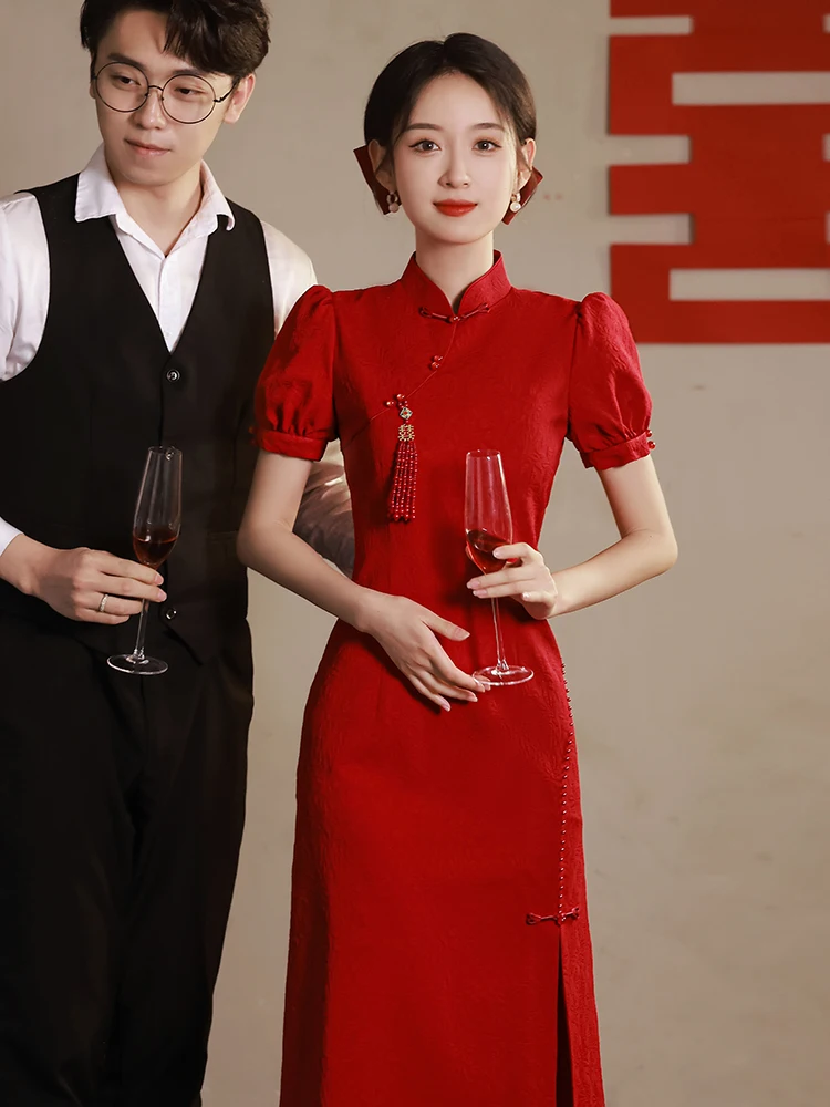 Young Bride Red Chinese Sle Wedding Dr Low Slit ort Sve Beaded Trimmings Vintage Wind Wedding Gown
Young Bride Red Chinese Sle Wedding Dr Low Slit ort Sve Beaded Trimmings Vintage Wind Wedding Gown