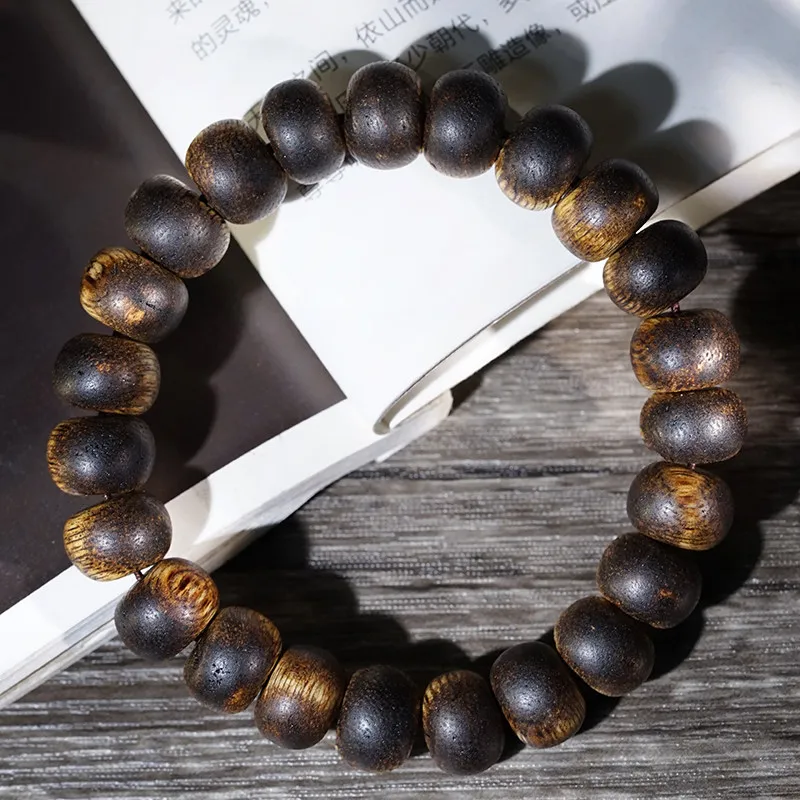 Dalakan Agarwood Buddhist Bracelet: High-polished Scented Apple-shaped Prayer Beads, Unisex Gift Jewelry
Dalakan Agarwood Buddhist Bracelet: High-polished Scented Apple-shaped Prayer Beads, Unisex Gift Jewelry