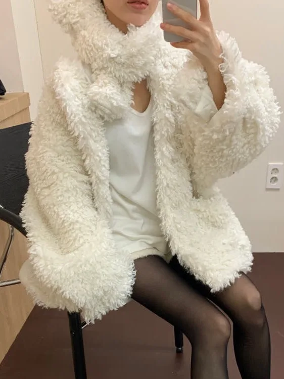 Съемный зимний шарф с воротником из овчины, теплый женский хлопковый жакет, шикарное свободное пальто для женщин
Съемный зимний шарф с воротником из овчины, теплый женский хлопковый жакет, шикарное свободное пальто для женщин