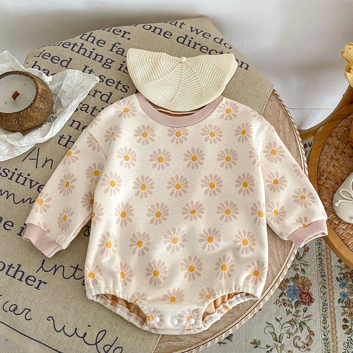 Instagram Spring and Autumn Baby New Fashion Versatile Triangle Crawler Girl Baby Fresh Flower Jacquard Long sleeved Sweetheart
Instagram Spring and Autumn Baby New Fashion Versatile Triangle Crawler Girl Baby Fresh Flower Jacquard Long sleeved Sweetheart
