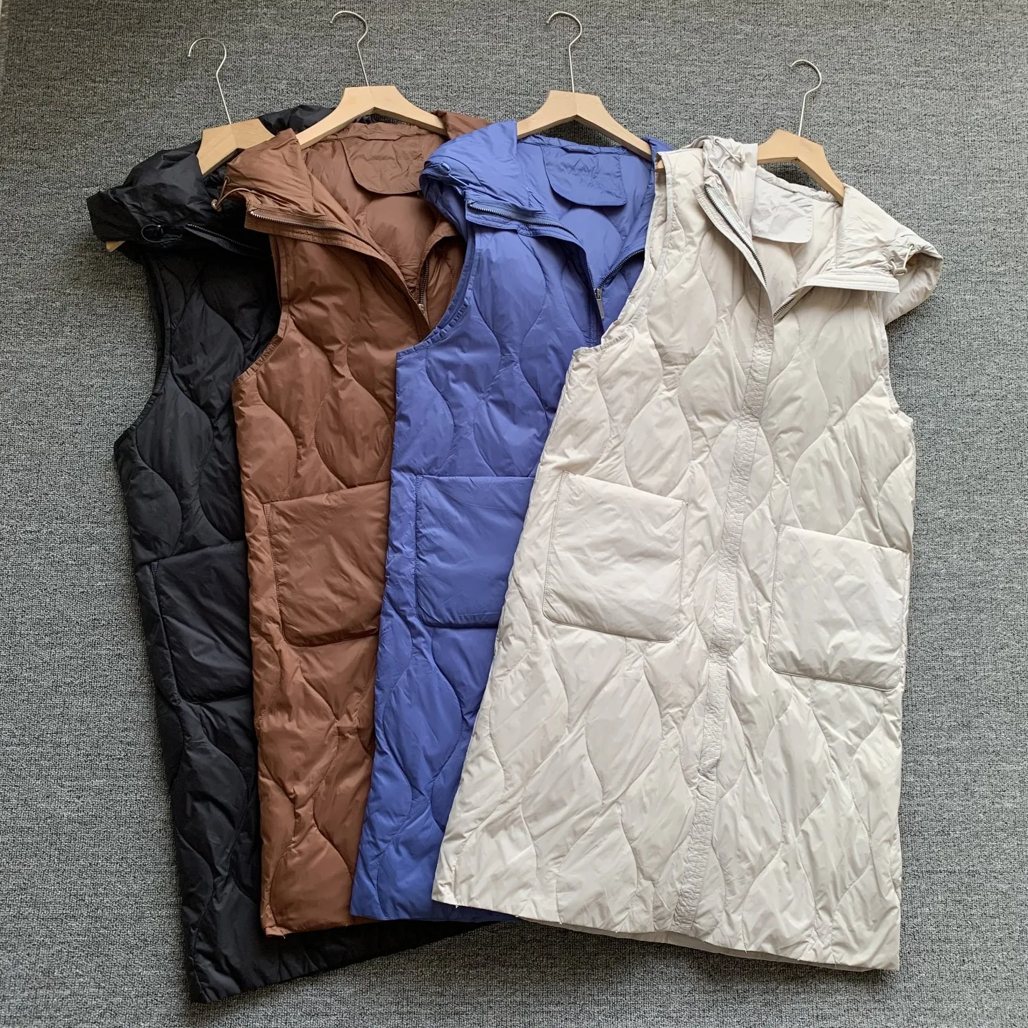 Women's Lightweight Loose Fit Long down Vest Autumn Winter Commute Style Fashionable Minimalist Hooded Knee-Length Jacket
Women's Lightweight Loose Fit Long down Vest Autumn Winter Commute Style Fashionable Minimalist Hooded Knee-Length Jacket