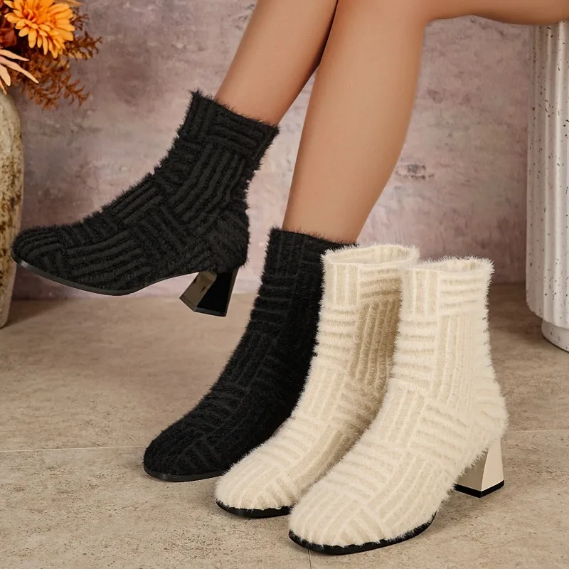 Designer Women's Autumn Ankle Boots Green Pointed Toe Roman Short Boots Denim Sexy Square Heel Side Zipper Bootie Ladies Shoes
Designer Women's Autumn Ankle Boots Green Pointed Toe Roman Short Boots Denim Sexy Square Heel Side Zipper Bootie Ladies Shoes