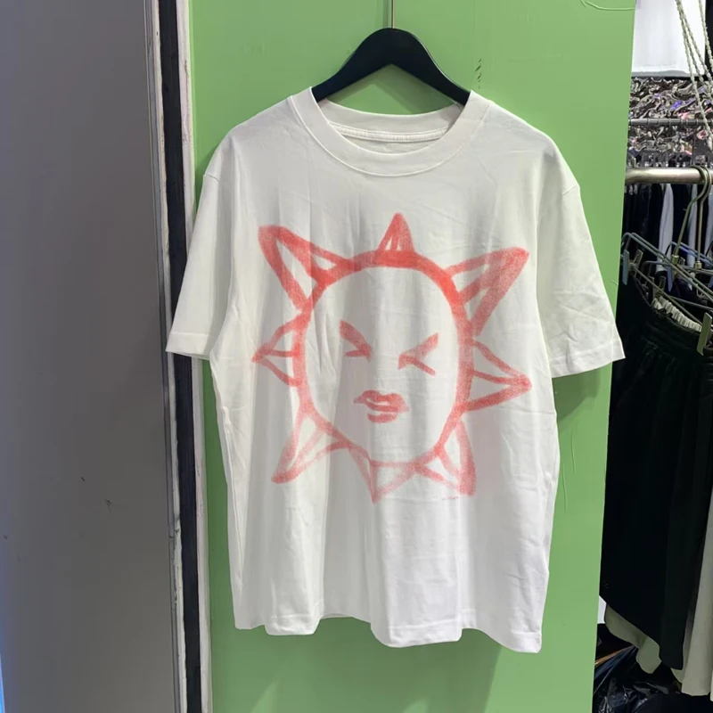 White Our Legacy Sun Squint Print T-shirt Men Women Classic Graphic Short Sleeve Loose Cotton T Shirt Tops
White Our Legacy Sun Squint Print T-shirt Men Women Classic Graphic Short Sleeve Loose Cotton T Shirt Tops