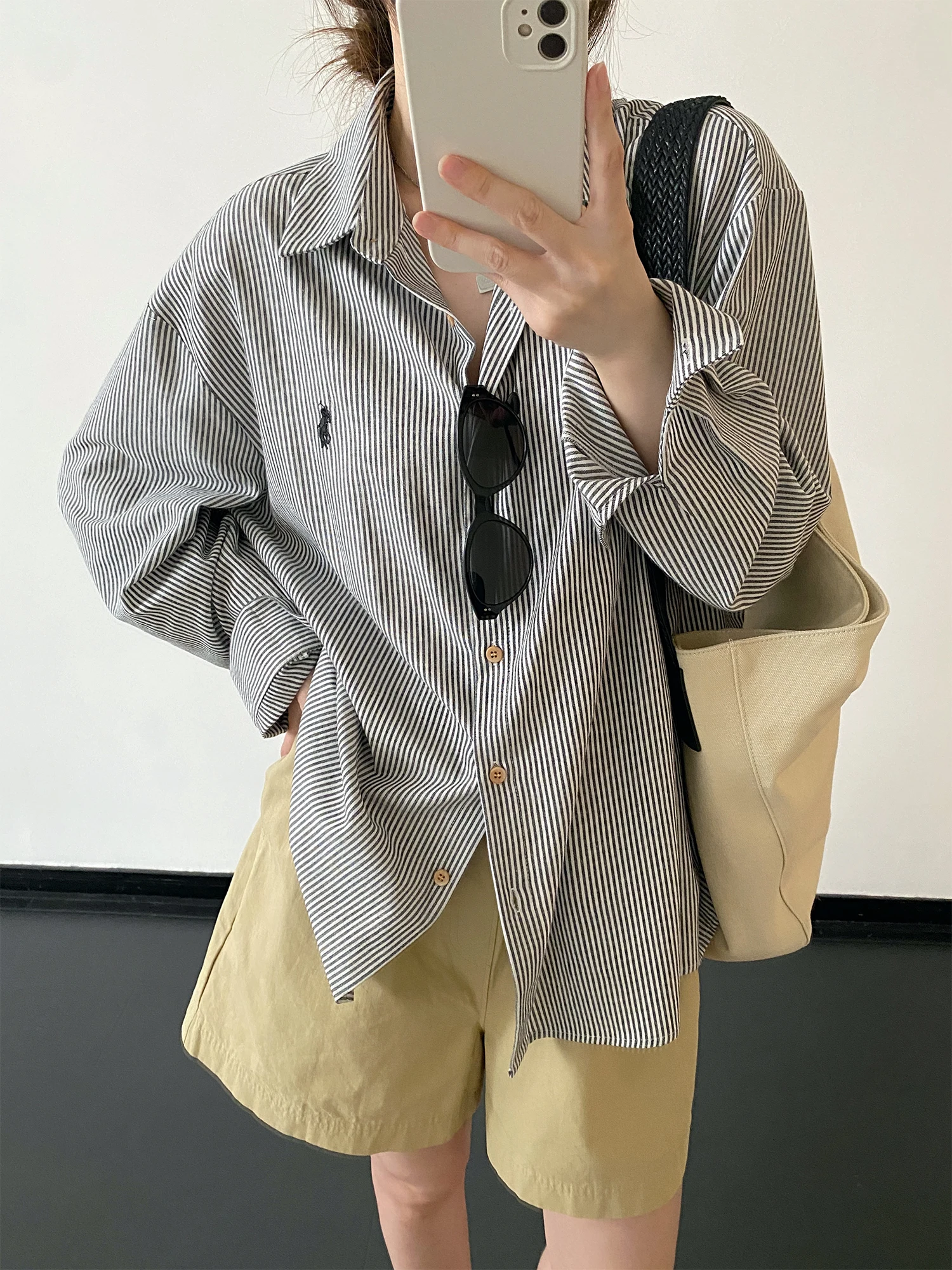 SunYeo Women's Striped Shirt Spring Summer Loose Fit High Intelligence Sensation Breathable Long Sleeve Neck Mid-Length
SunYeo Women's Striped Shirt Spring Summer Loose Fit High Intelligence Sensation Breathable Long Sleeve Neck Mid-Length