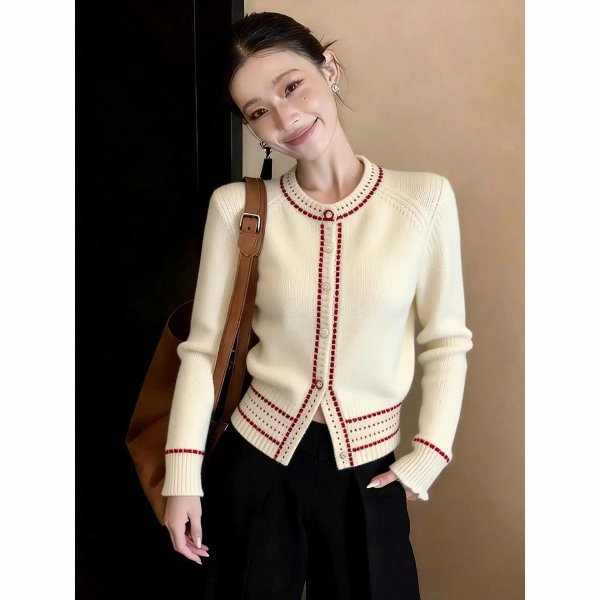 2026 New Sweet Style Fashion Apricot Crew Neck Breasted Cardigan Top
2026 New Sweet Style Fashion Apricot Crew Neck Breasted Cardigan Top