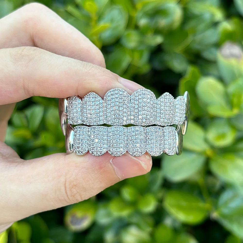 RACHELZ Hip Hop 8/8 Full CZ Stone Teeth Grillz Fangs Fashion Zircon Tooth Caps For Men Women Jewelry Halloween Cosplay
RACHELZ Hip Hop 8/8 Full CZ Stone Teeth Grillz Fangs Fashion Zircon Tooth Caps For Men Women Jewelry Halloween Cosplay