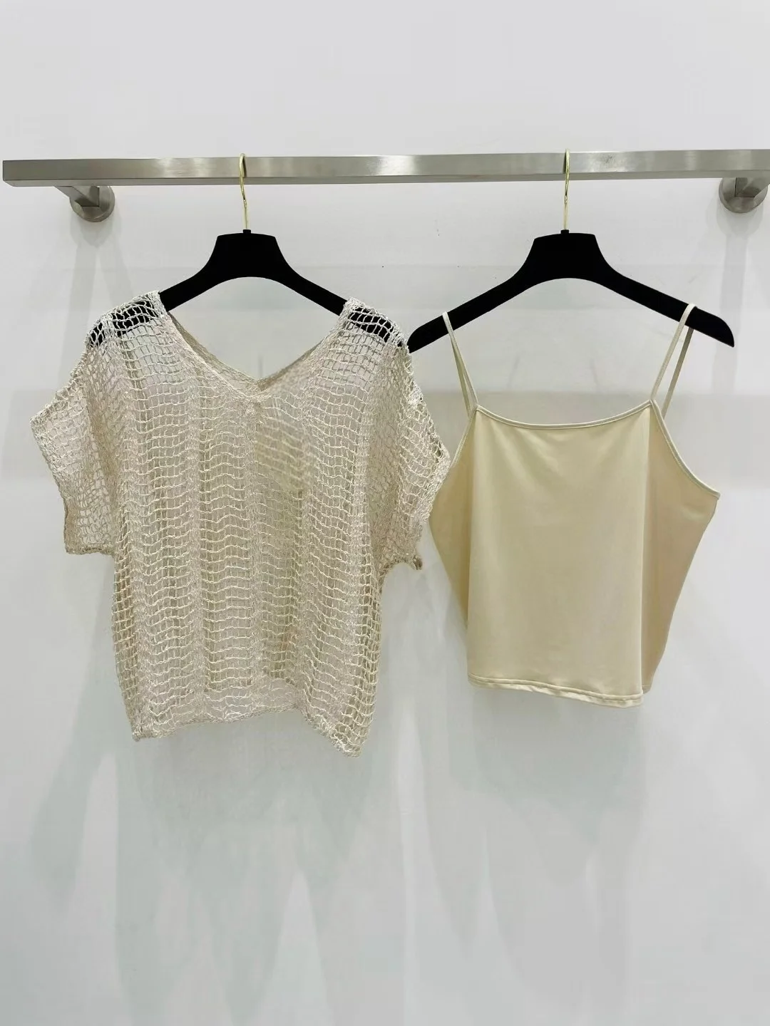 High end customized women's new knitted V-neck embroidered cardigan
High end customized women's new knitted V-neck embroidered cardigan